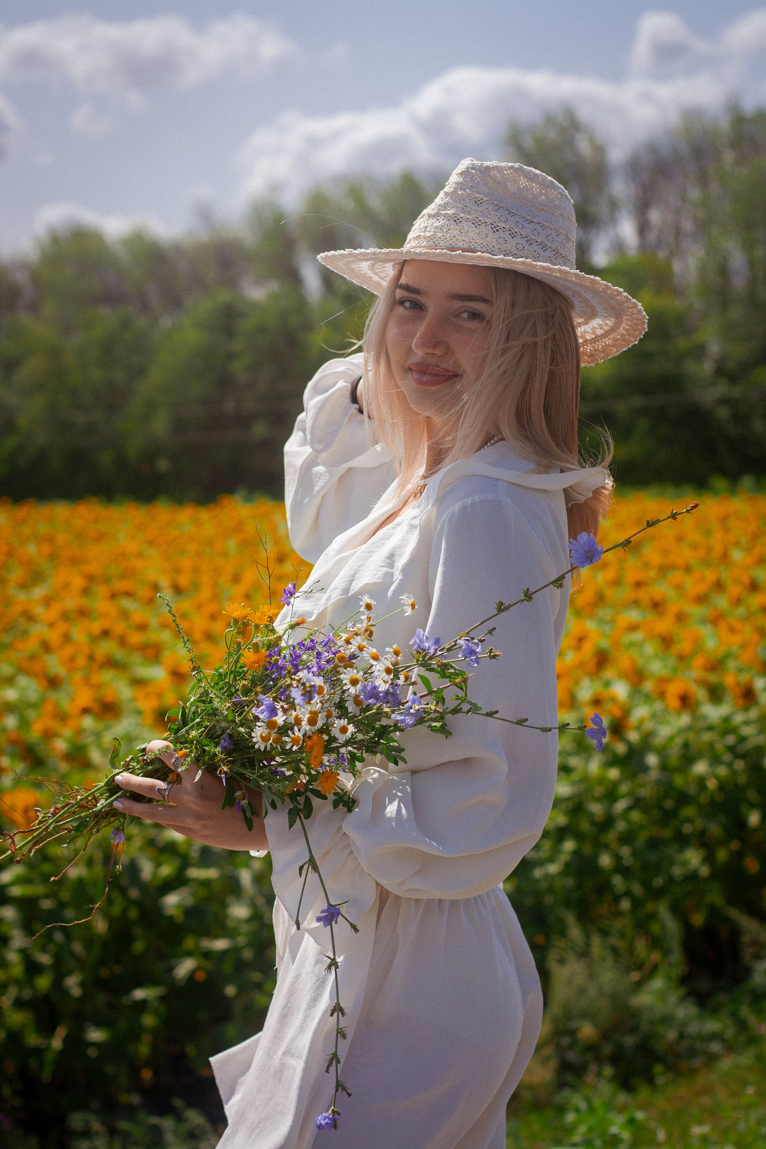 Настроение: уйти в поле с подсолнухами. Портретный фотограф в Саратове