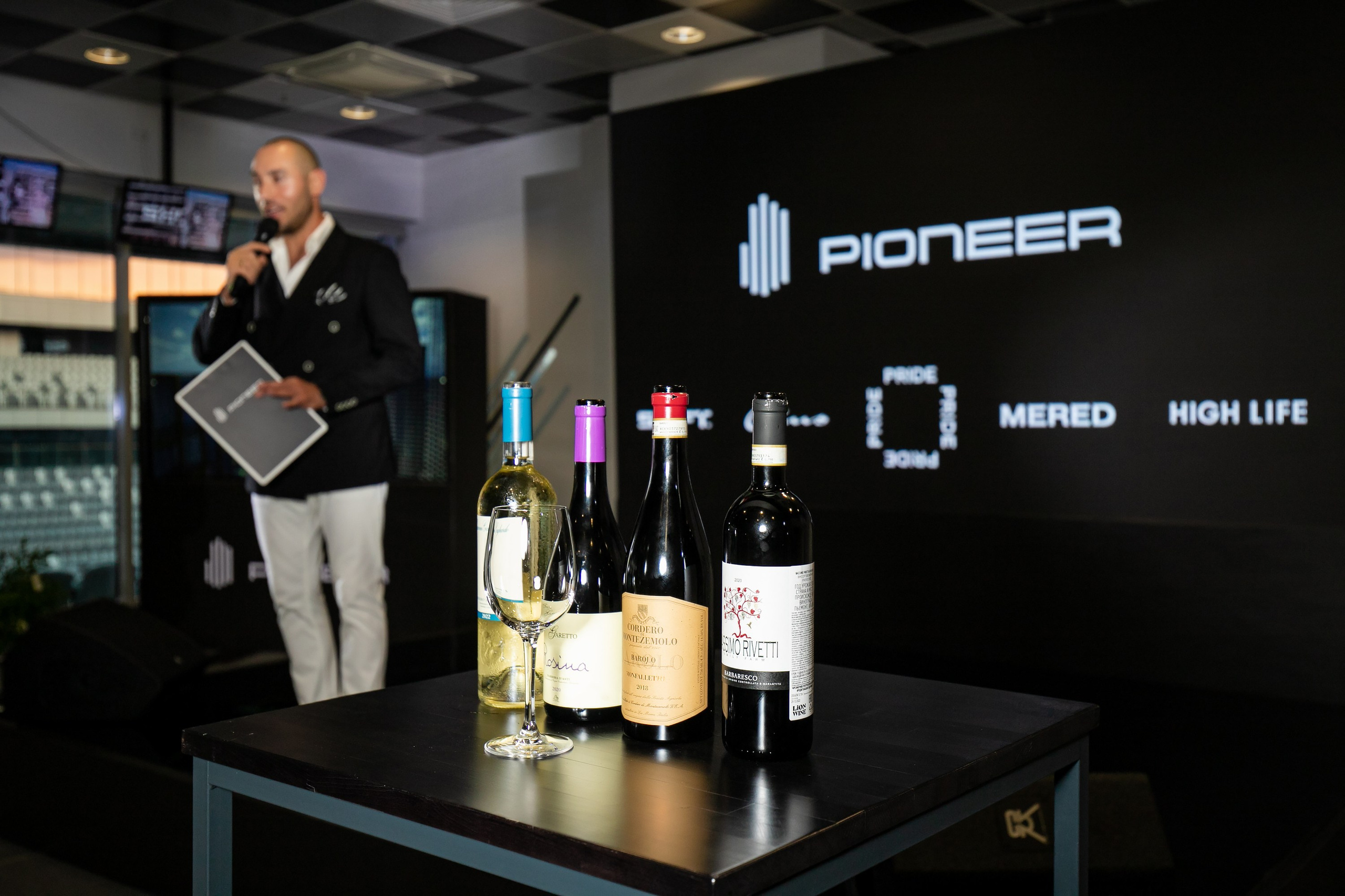 Italian Weekend Pioneer. Репортажный и fashion фотограф в Москве Сергей Бардин