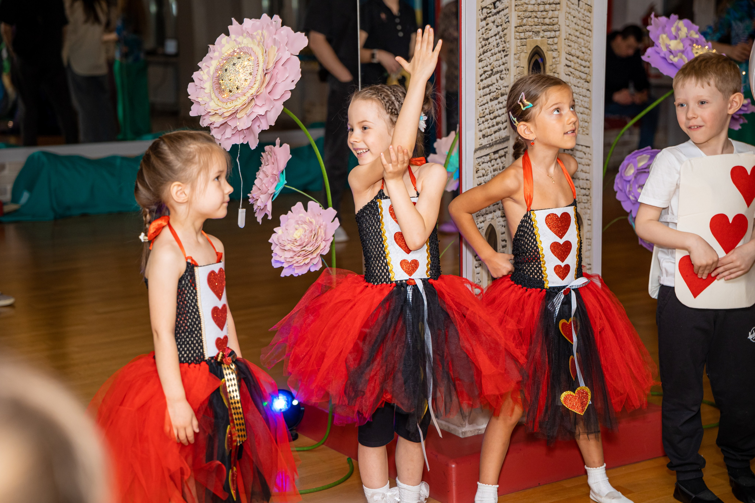 Фотосъемка детского выступления «Алиса в стране чудес». Ирина Носова - семейный и детский фотограф