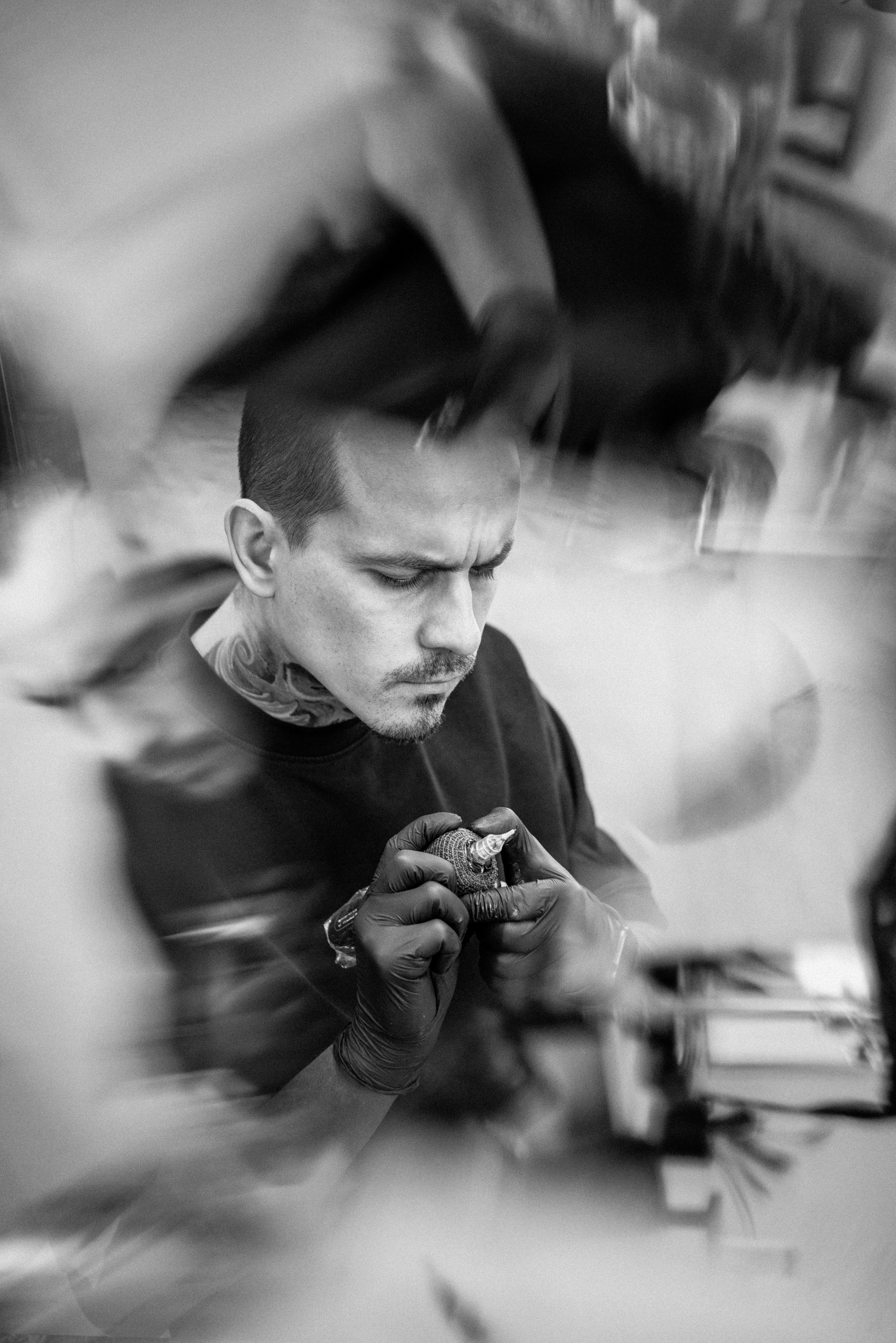 Тату-мастер. Роман Бочаров