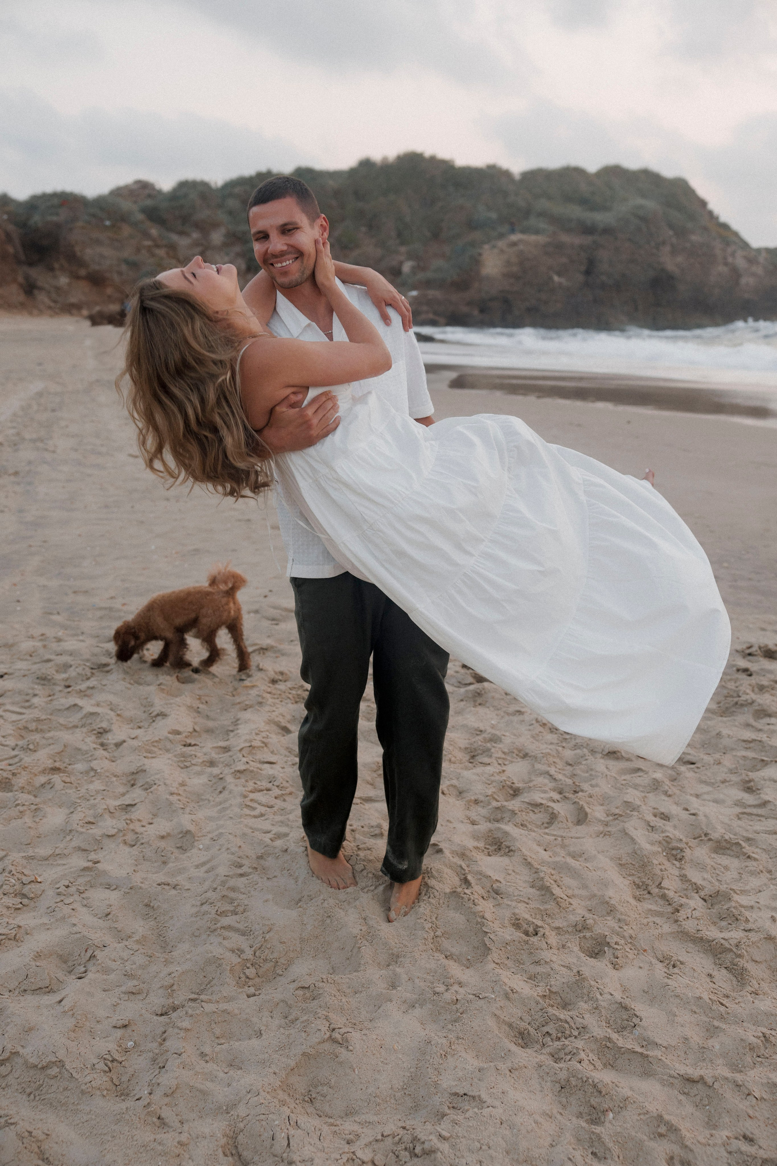 Pregnancy photoshoot near the sea (cloudy weather). Главная