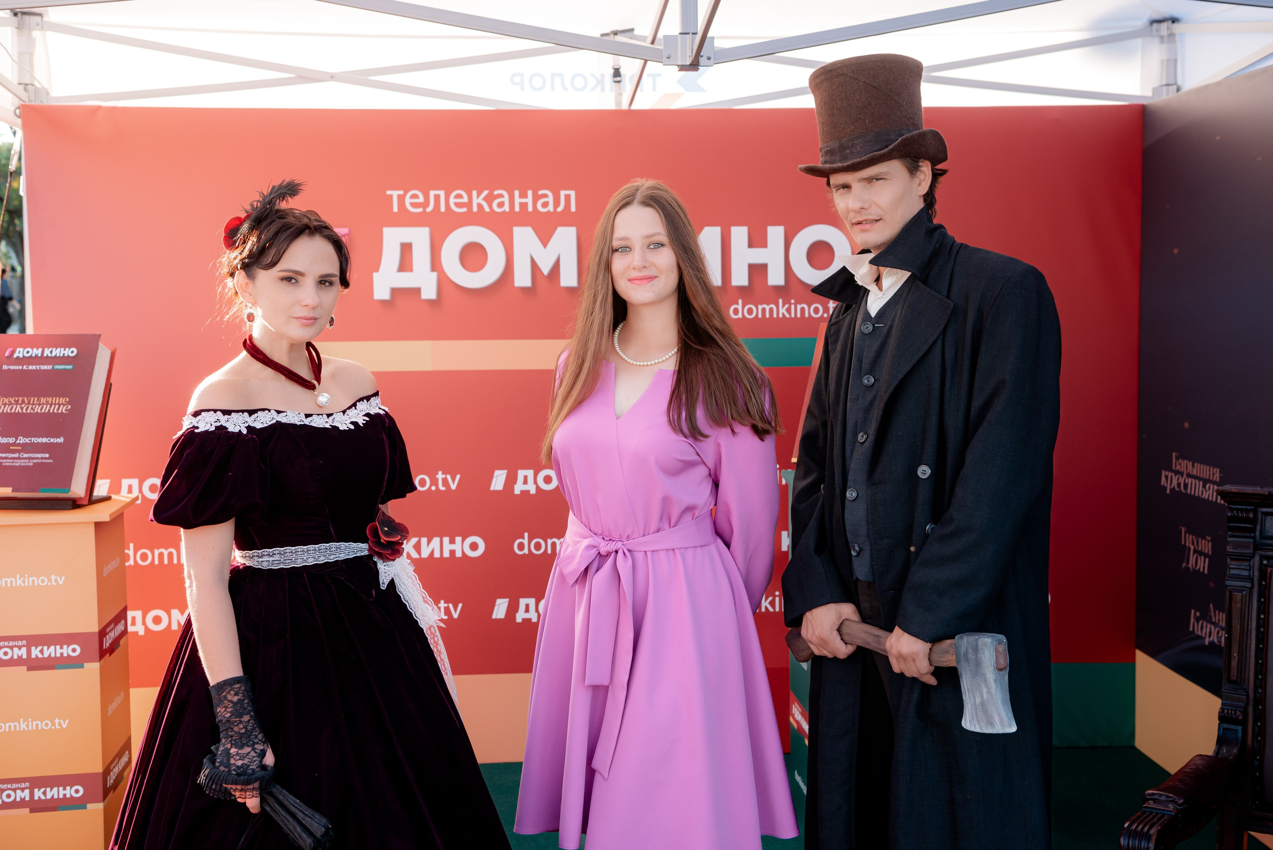 Портретные фото с артистами в палатке Триколор Дом Кинов на день города Волгоград. Фотограф в Волгограде и Волжском Александр Горбань