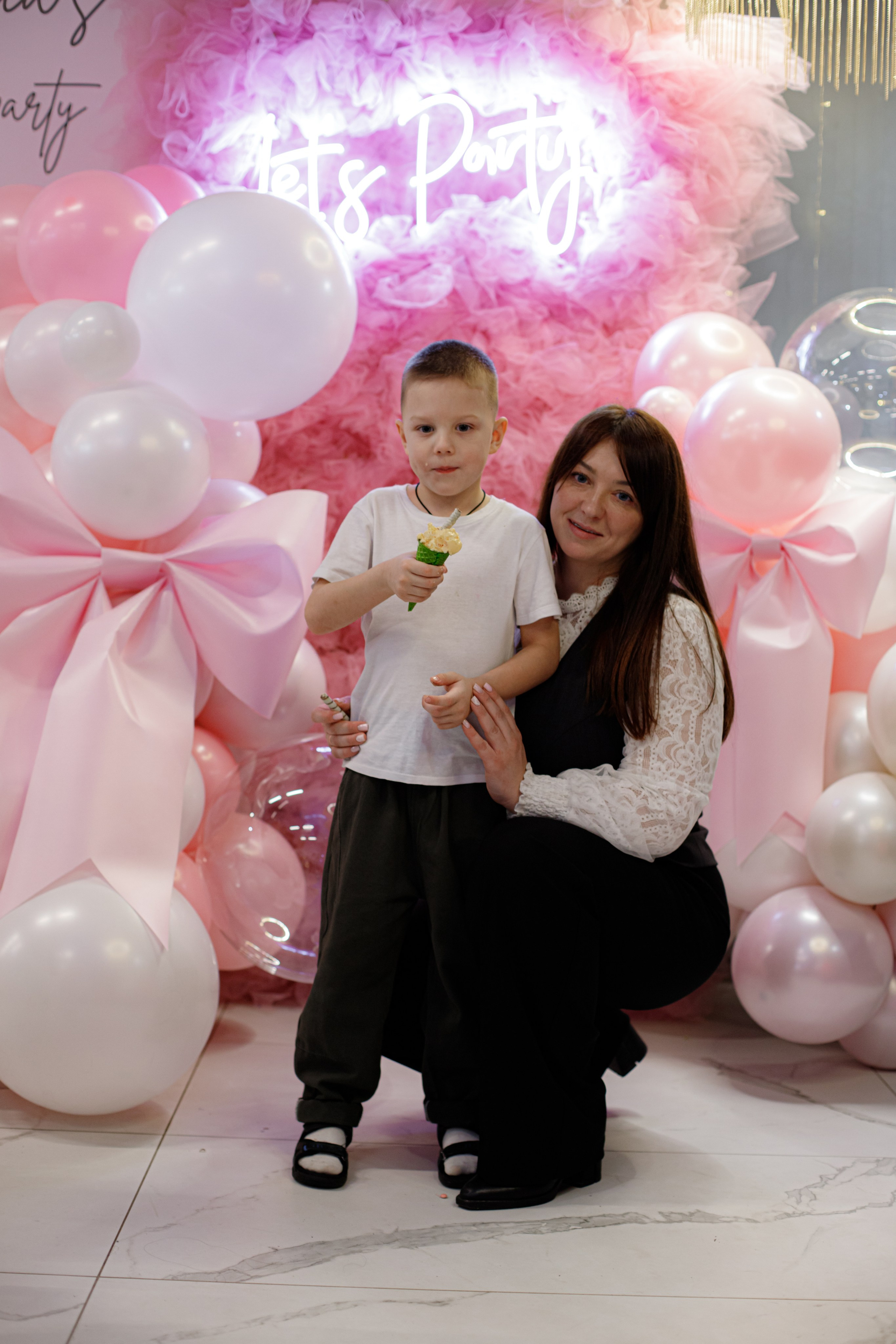 ASIA'S BIRTHDAY PARTY. Photokarish