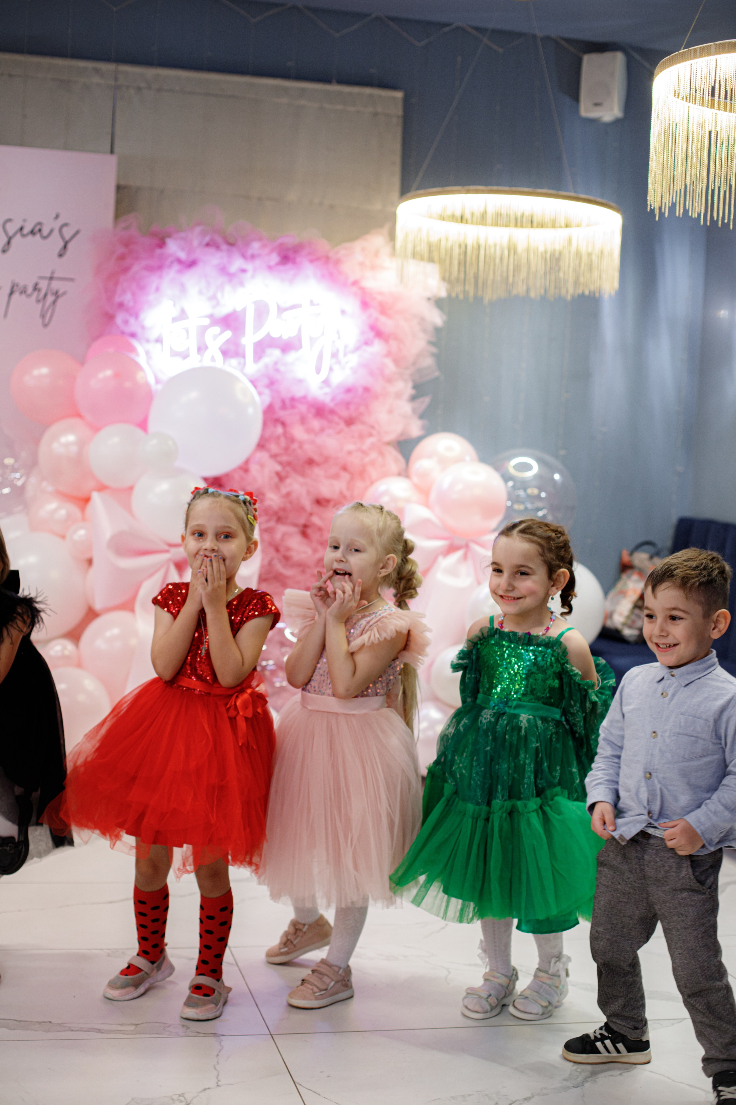 ASIA'S BIRTHDAY PARTY. Photokarish