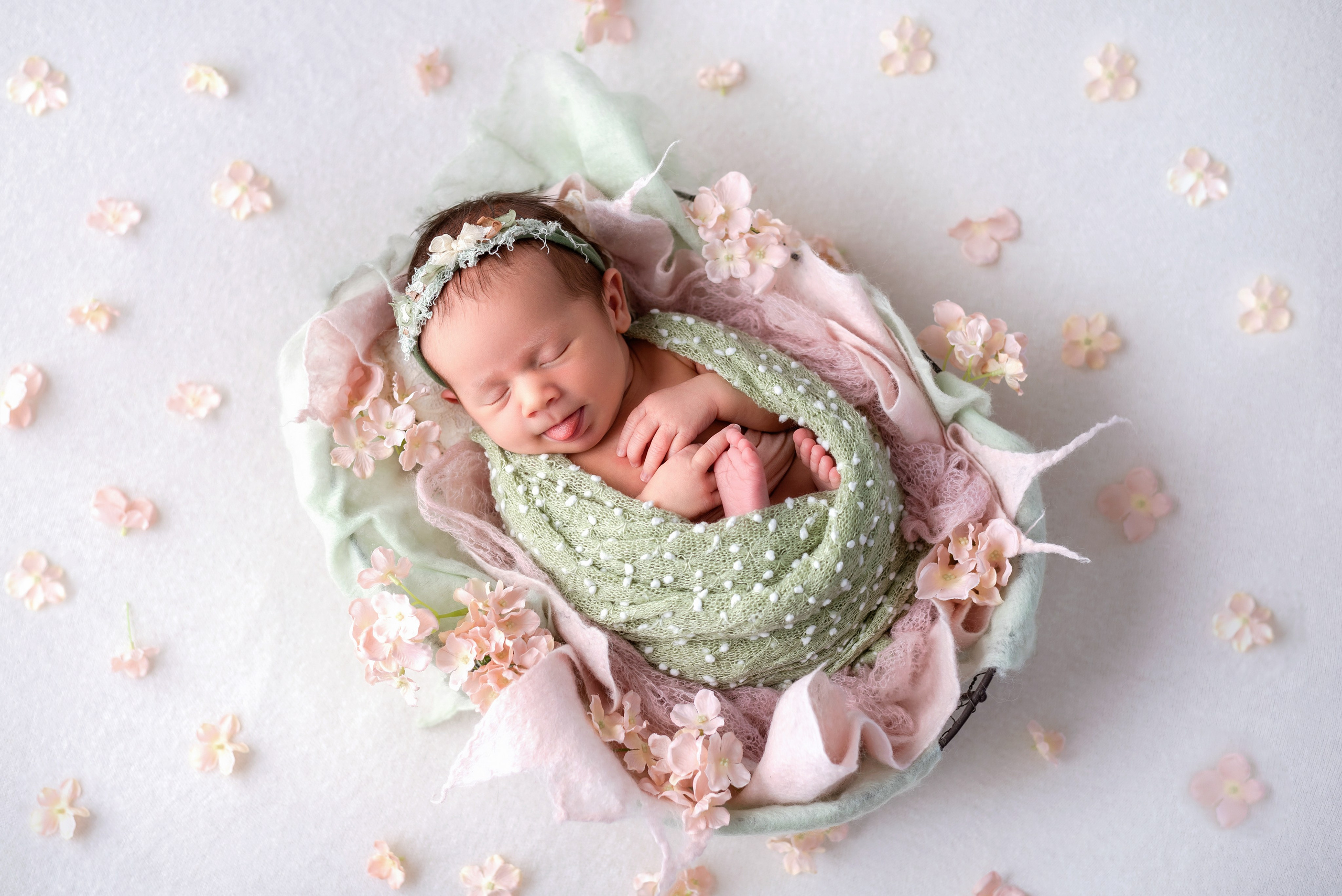 Фотограф новорожденных в городе Екатеринбург, Дегтярск, Ревда newborn. Фотограф новорожденных в Екатеринбурге Анастасия Карманова