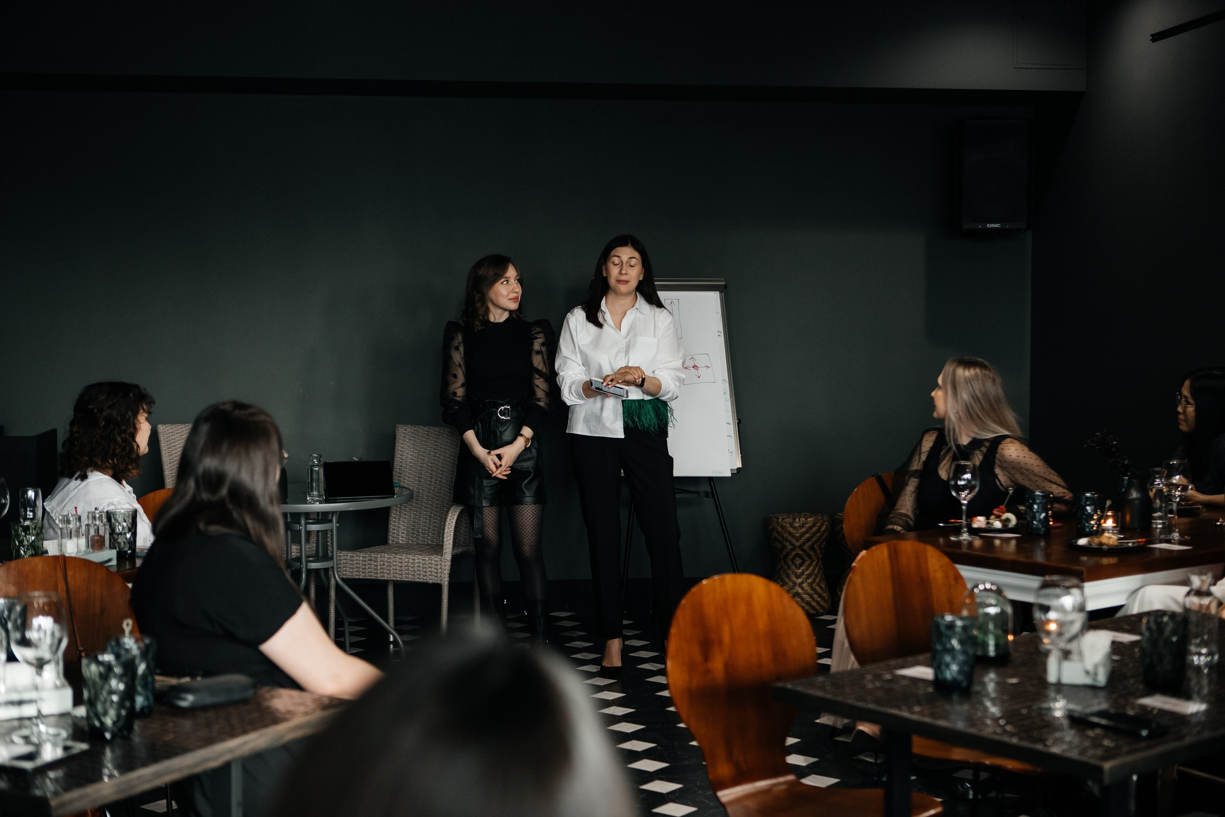 Нетворкинг Алены Климовой. Фотограф в Иркутске Анастасия Кись. Студийная фотосессия беременности в тканях Иркутск. Семейная фотосессия, ПОРТРЕТ «ПОКОЛЕНИЕ»