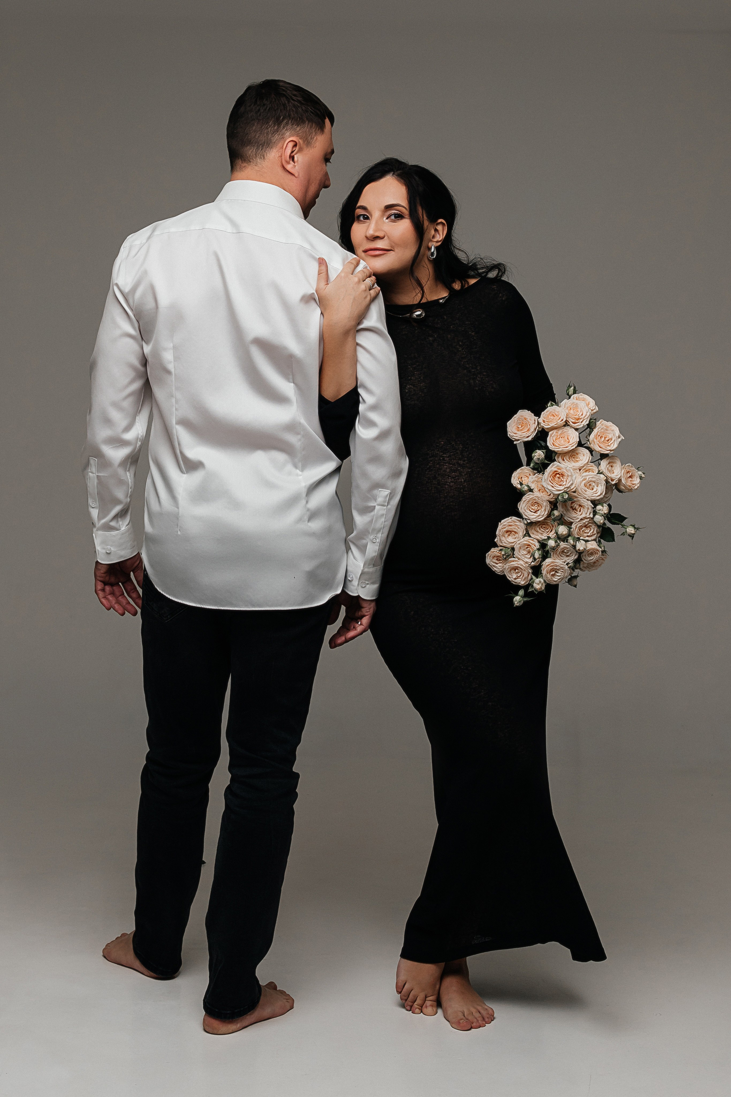 фотосессия беременности в студии с мужем. Фотосессия беременности в тканях. Беременность, фотосъемка в ожидании. фотосъемка беременных. фотограф  беременности Иркутск Фотосесия в стиле vogue в иркутске