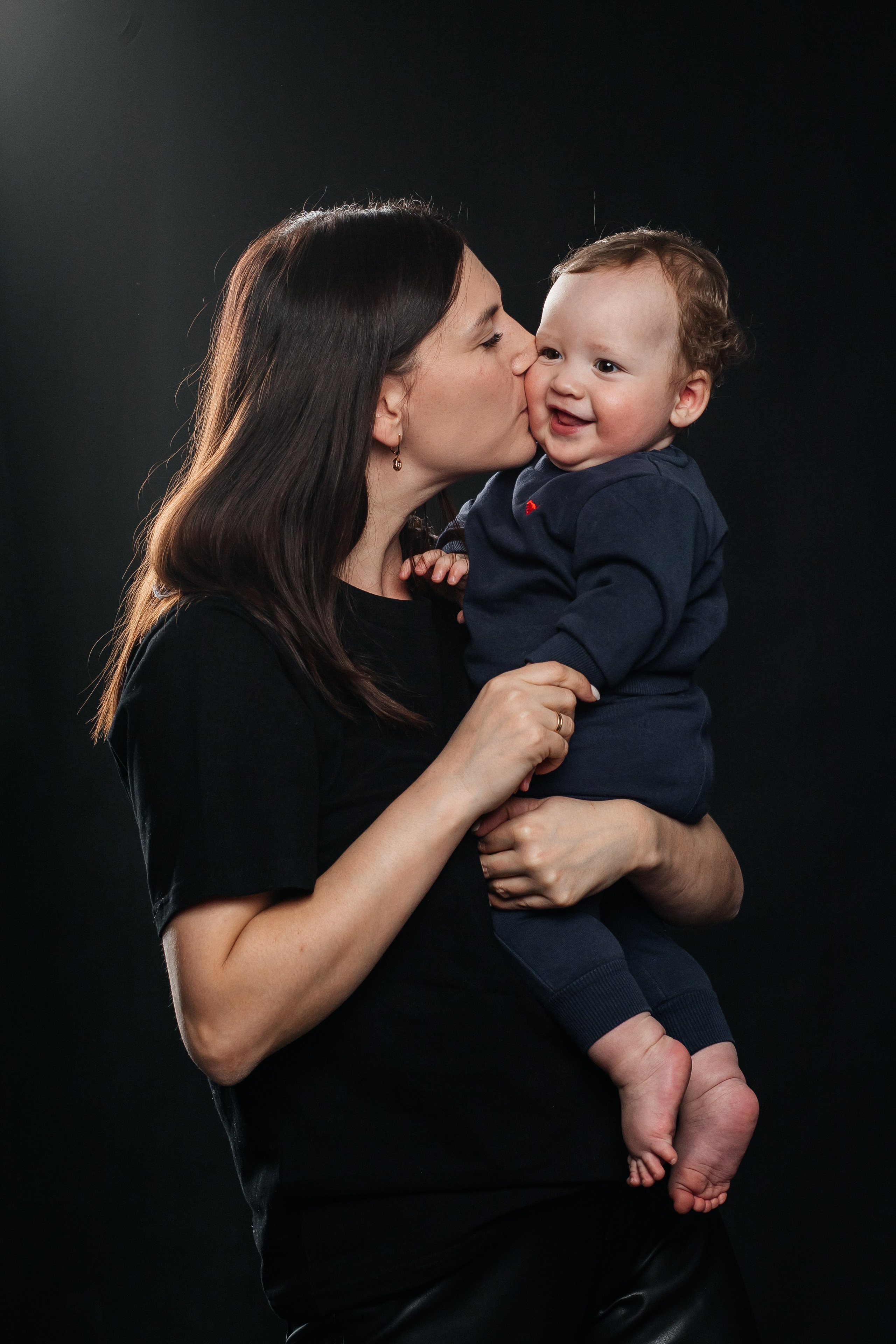Семья Алены. Фотограф в Иркутске Анастасия Кись. Студийная фотосессия беременности в тканях Иркутск. Семейная фотосессия, ПОРТРЕТ «ПОКОЛЕНИЕ»