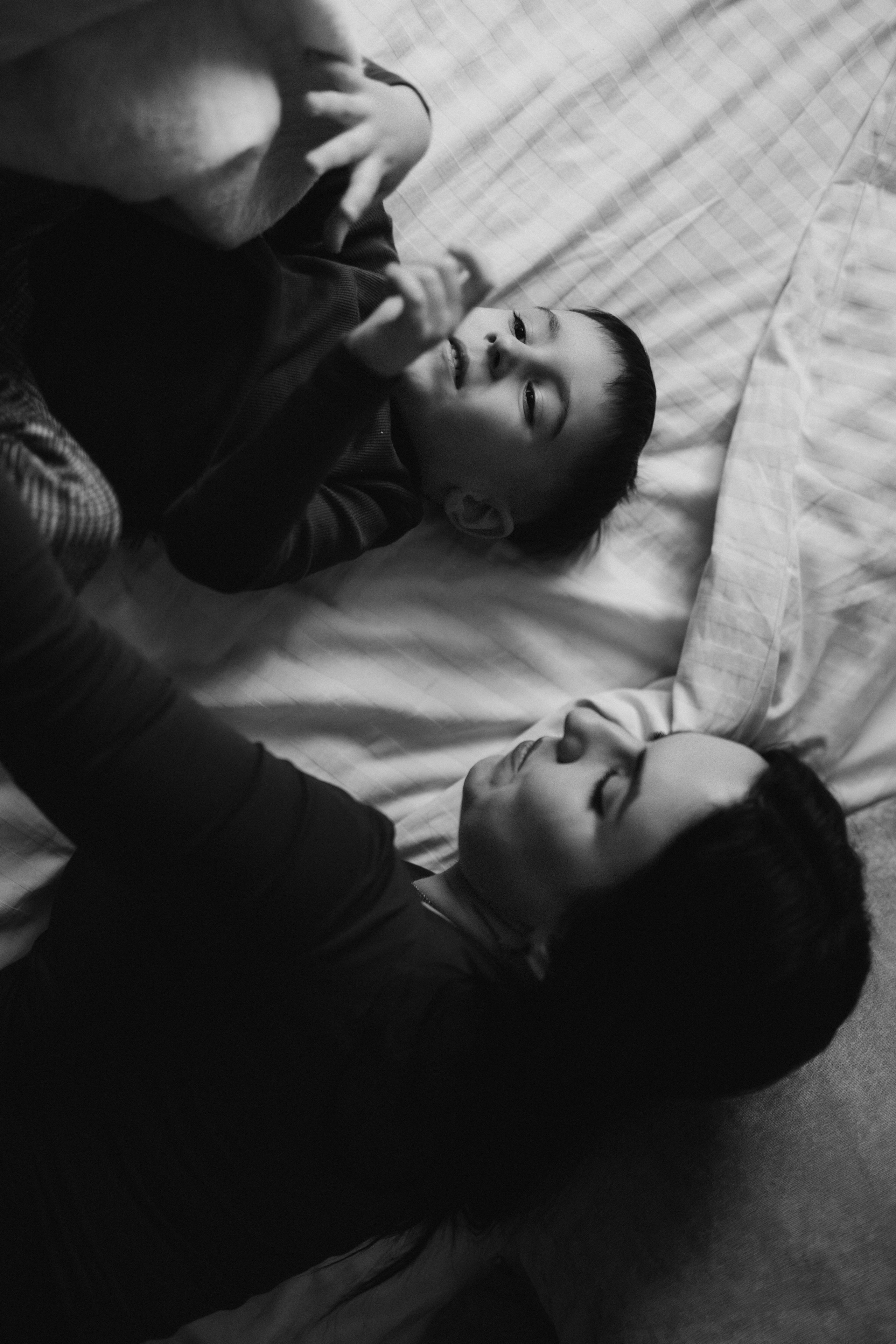 Ложись в снег и закрой лапой нос. Семейный фотограф Донецк