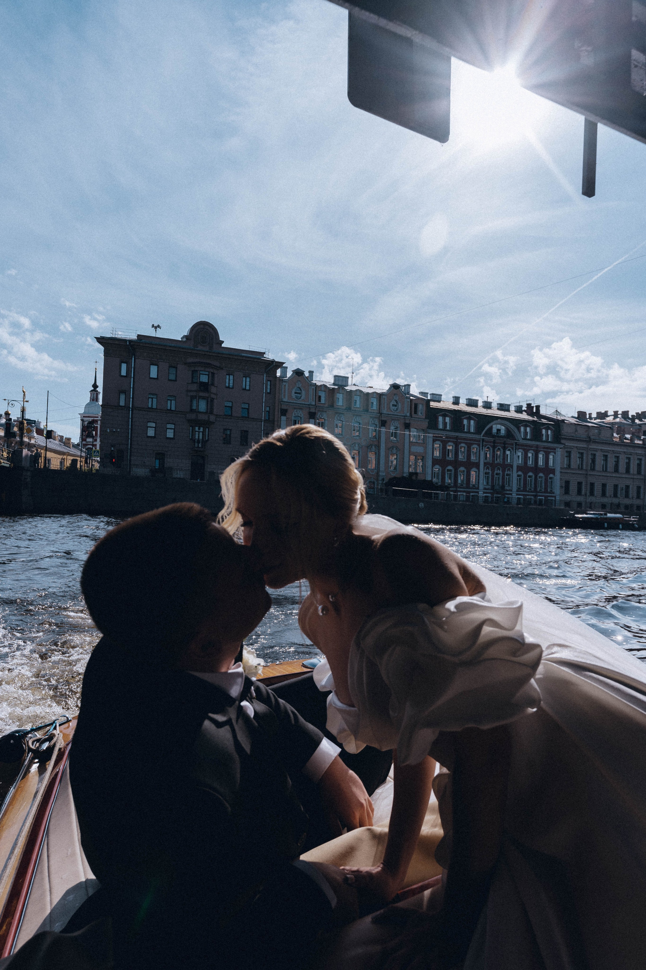 СВАДЕНБНАЯ СЬЕМКА НА КАТЕРЕ ПО КАНАЛАМ САНКТ-ПЕТЕРБУРГА И В АКВАТОРИИ НЕВЫ. Профессиональный фотограф, Санкт-Петербург — Виктория Богомолова