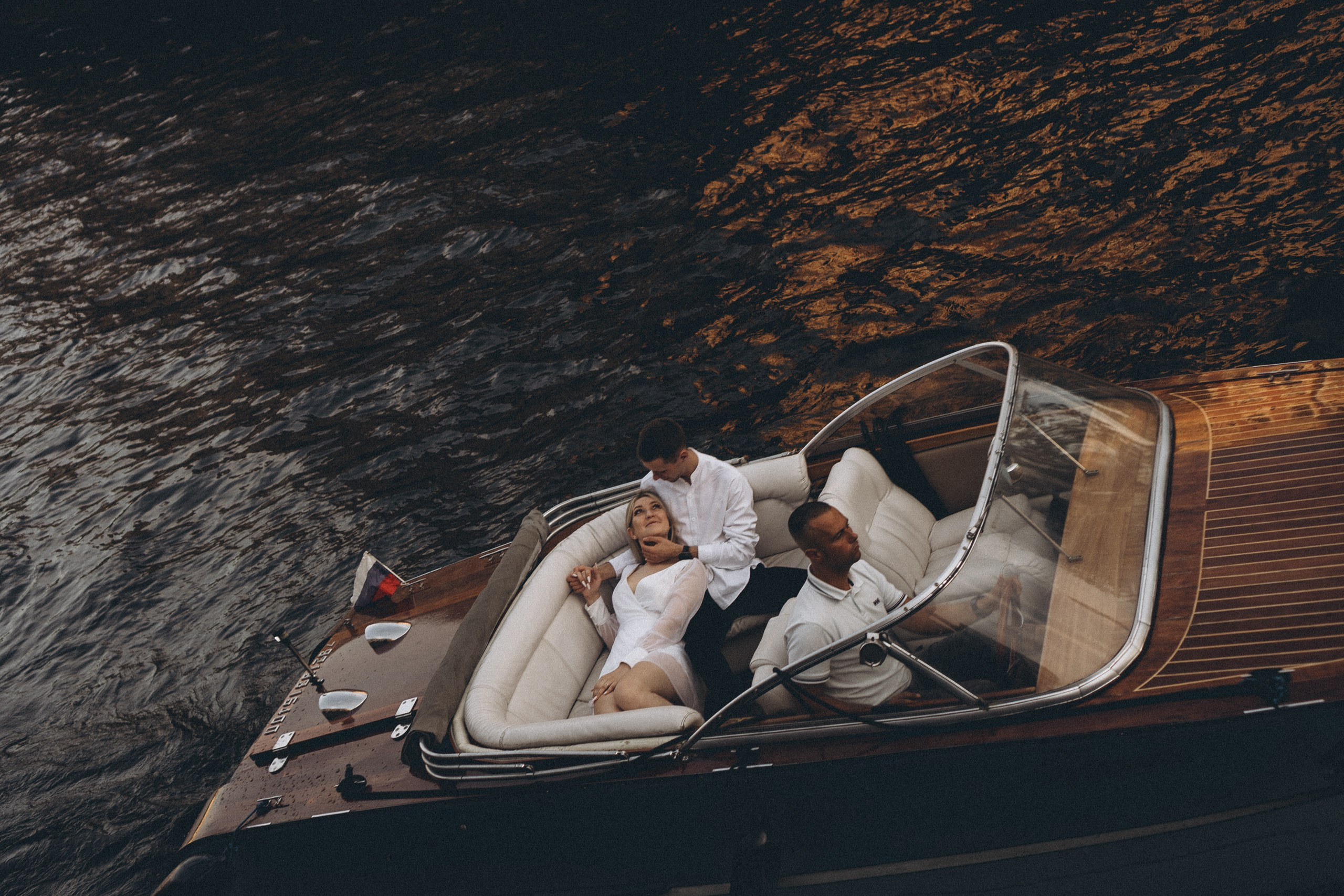 СВАДЕНБНАЯ СЬЕМКА НА КАТЕРЕ ПО КАНАЛАМ САНКТ-ПЕТЕРБУРГА И В АКВАТОРИИ НЕВЫ. Профессиональный фотограф, Санкт-Петербург — Виктория Богомолова