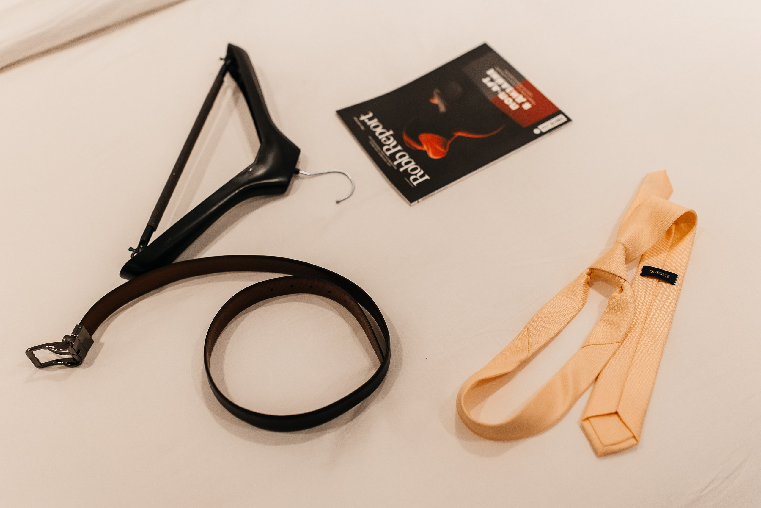 Здравствуйте! Я свадебный фотограф из Ульяновска, работаю в том числе по всей России и с выездом за границу. Снимаю свадьбы, lovestory, корпоративы, светский репортаж. Провожу обучение по фотографии, мастер-классы и воркшопы для других фотографов.