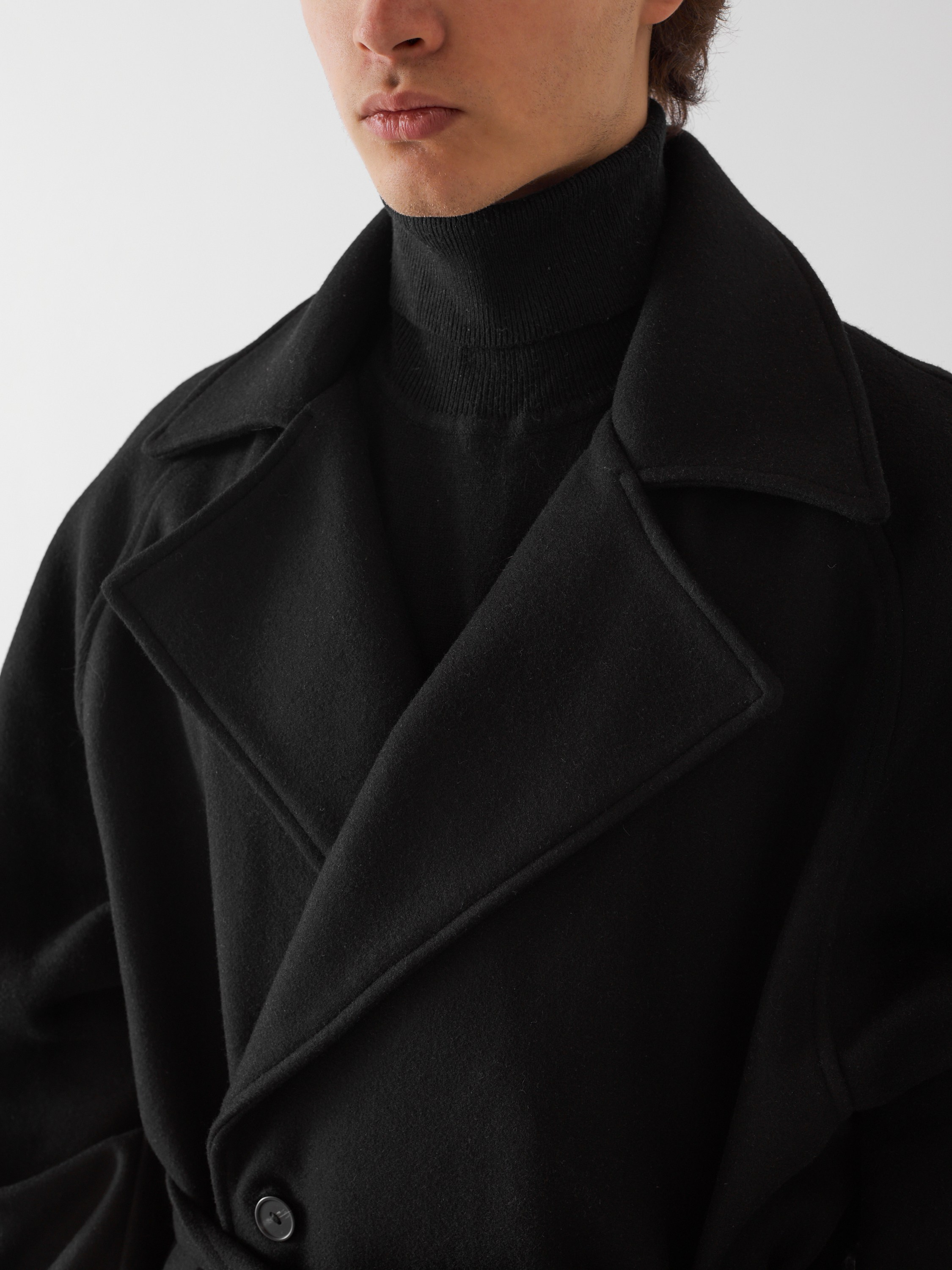 Фотосъемка мужского пальто Екатеринбург Wildberries ВБ Ozon Озон фотосессия одежды Екб заказать цена фотосъемка товара WB маркетплейс карточ. Фотограф Екатеринбург Анастасия Жерновская | Маркетплейсы и нейрофото