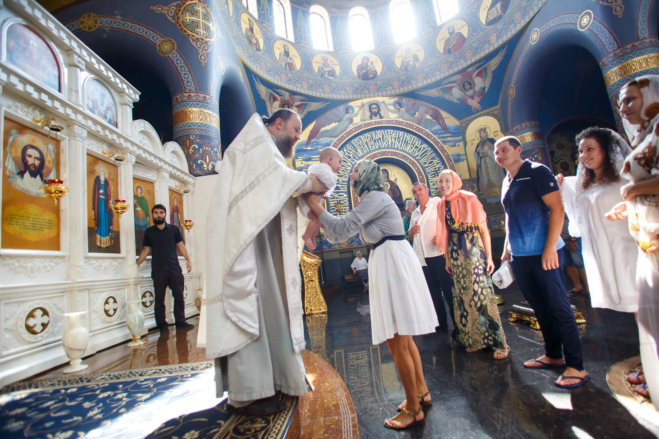 Крещение. Репортажный и семейный фотограф видеограф в Москве