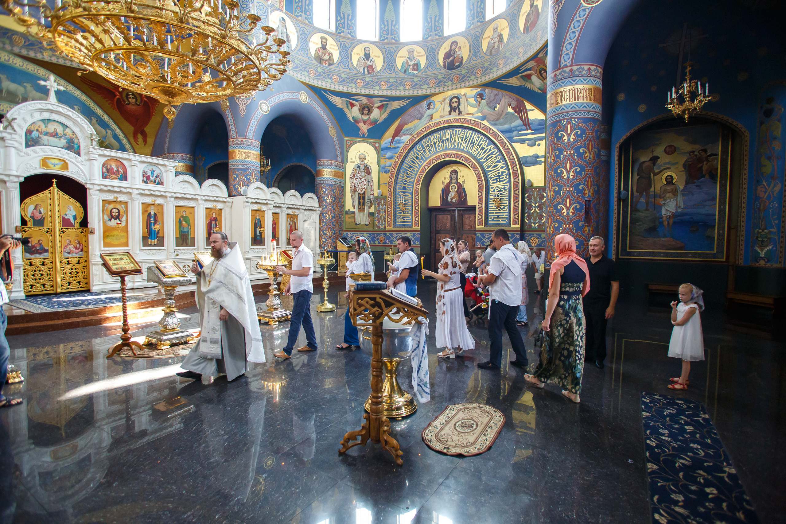 Крещение. Репортажный и семейный фотограф видеограф в Москве