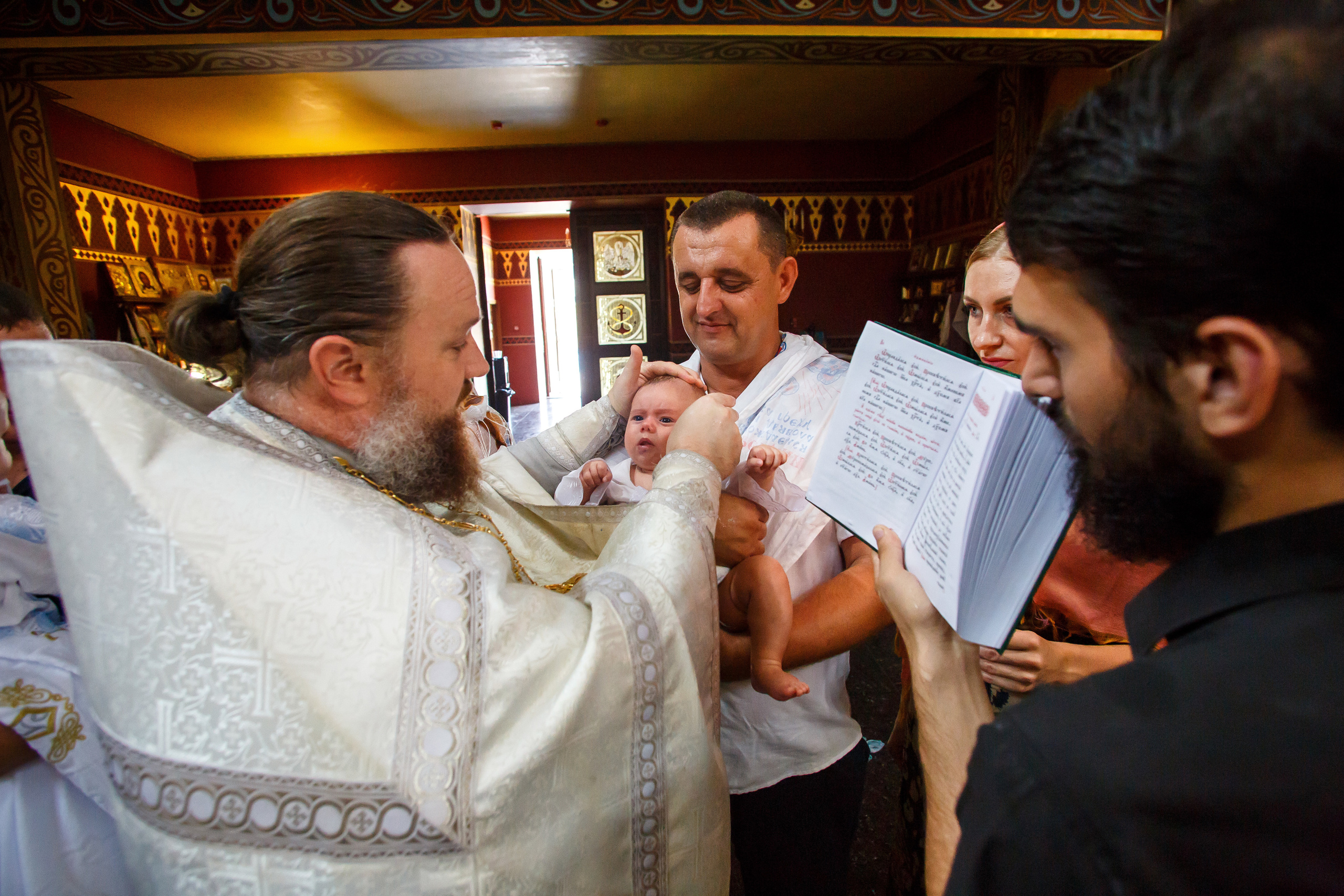 Крещение. Репортажный и семейный фотограф видеограф в Москве