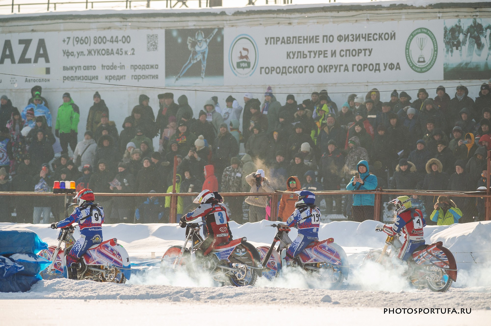 Мотогонку на льду. Спортивный фотограф в Уфе Евгений Буров