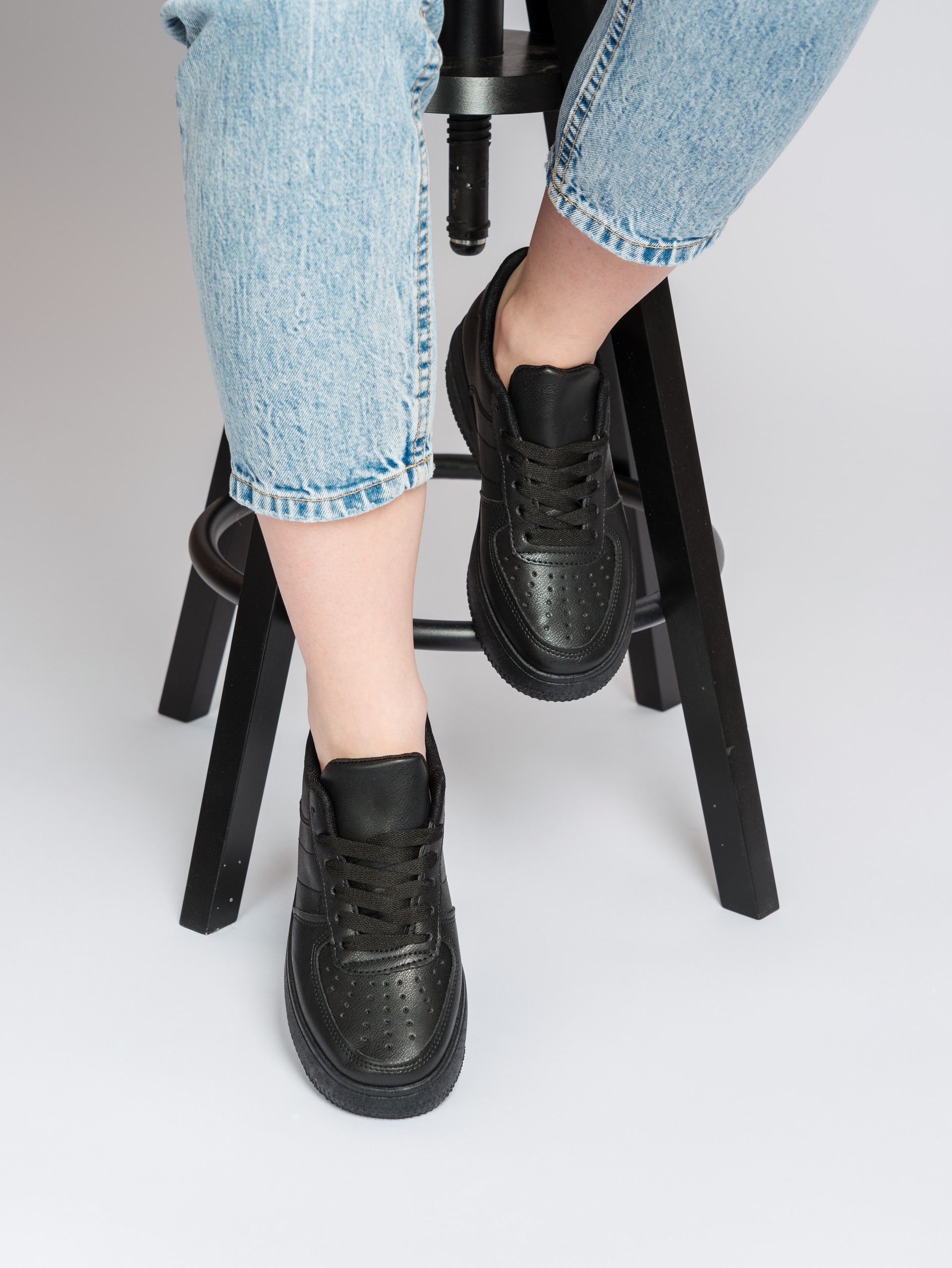 Съемка обуви на модели. Студия коммерческой съемки ХВОЯ