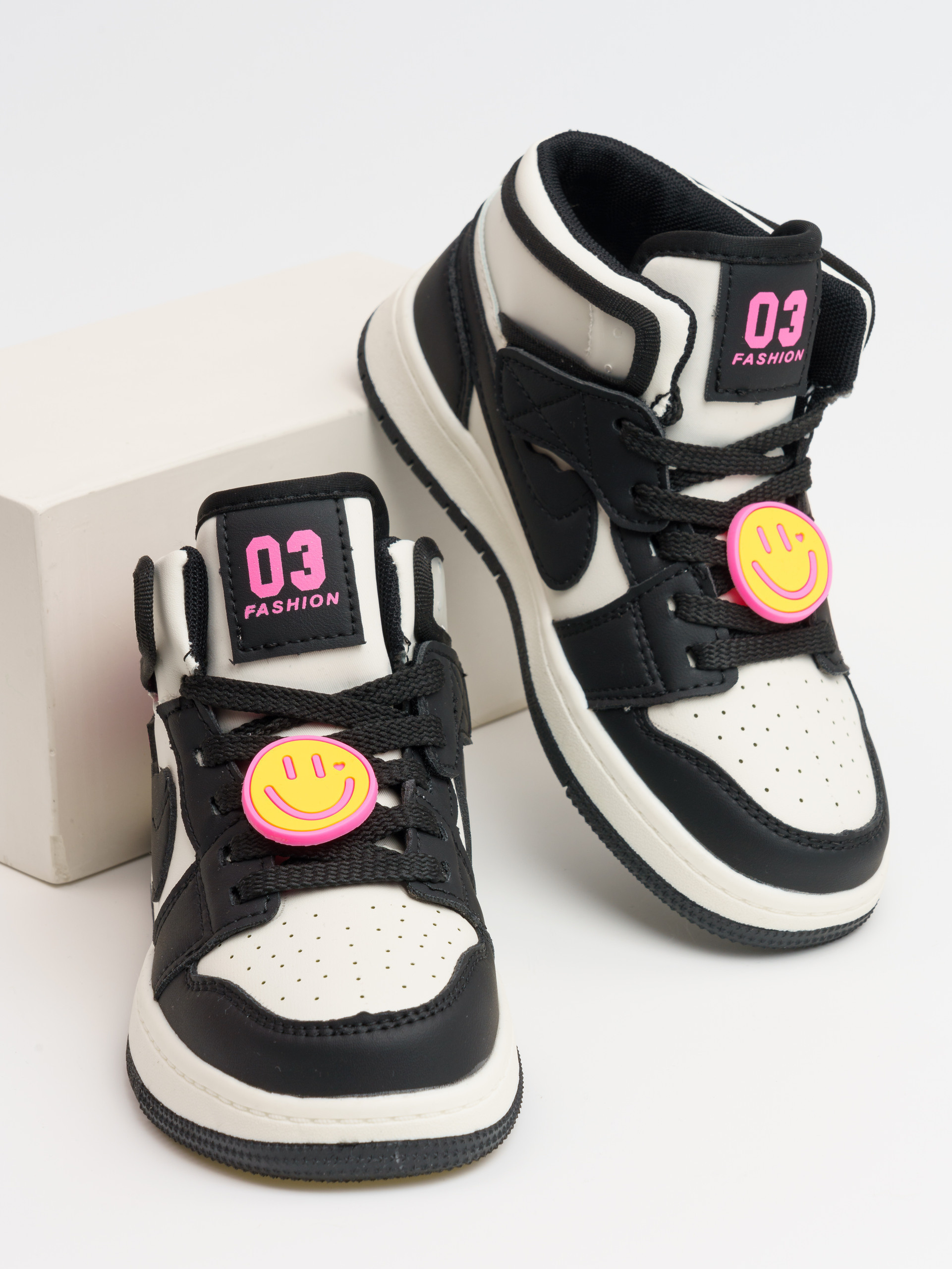 Предметная съемка обуви. Студия коммерческой съемки ХВОЯ