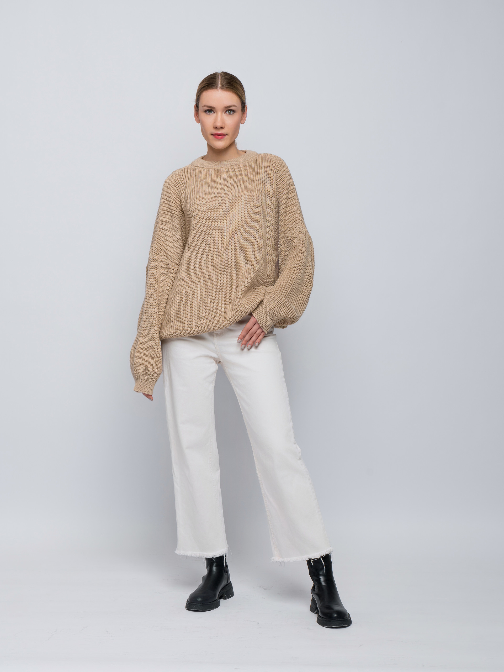 Съемка взрослой одежды на модели сайтов, маркетплейсов, WB, Ozon, Яндекс Маркет и др. Студия коммерческой съемки ХВОЯ