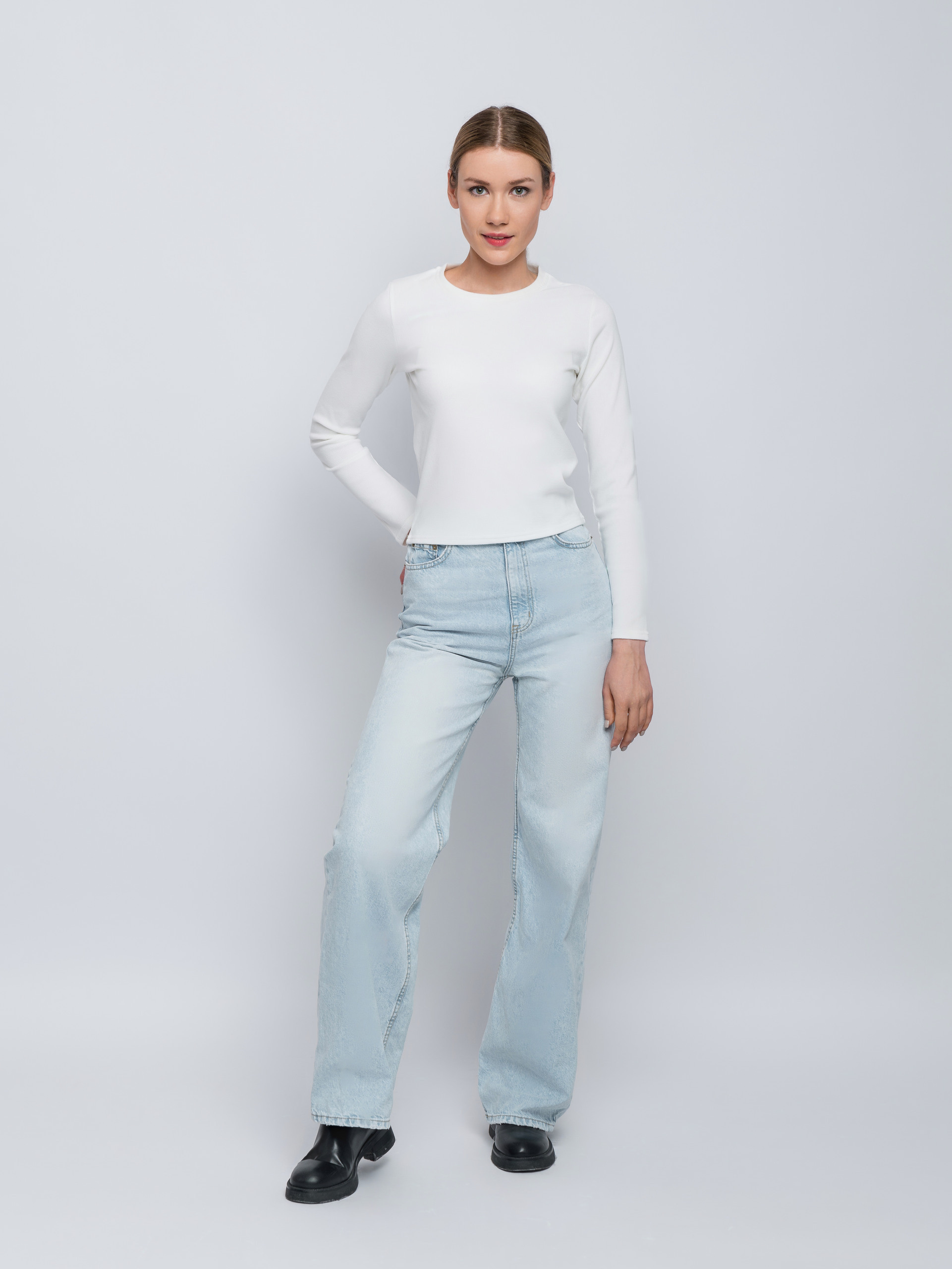 Съемка взрослой одежды на модели сайтов, маркетплейсов, WB, Ozon, Яндекс Маркет и др. Студия коммерческой съемки ХВОЯ