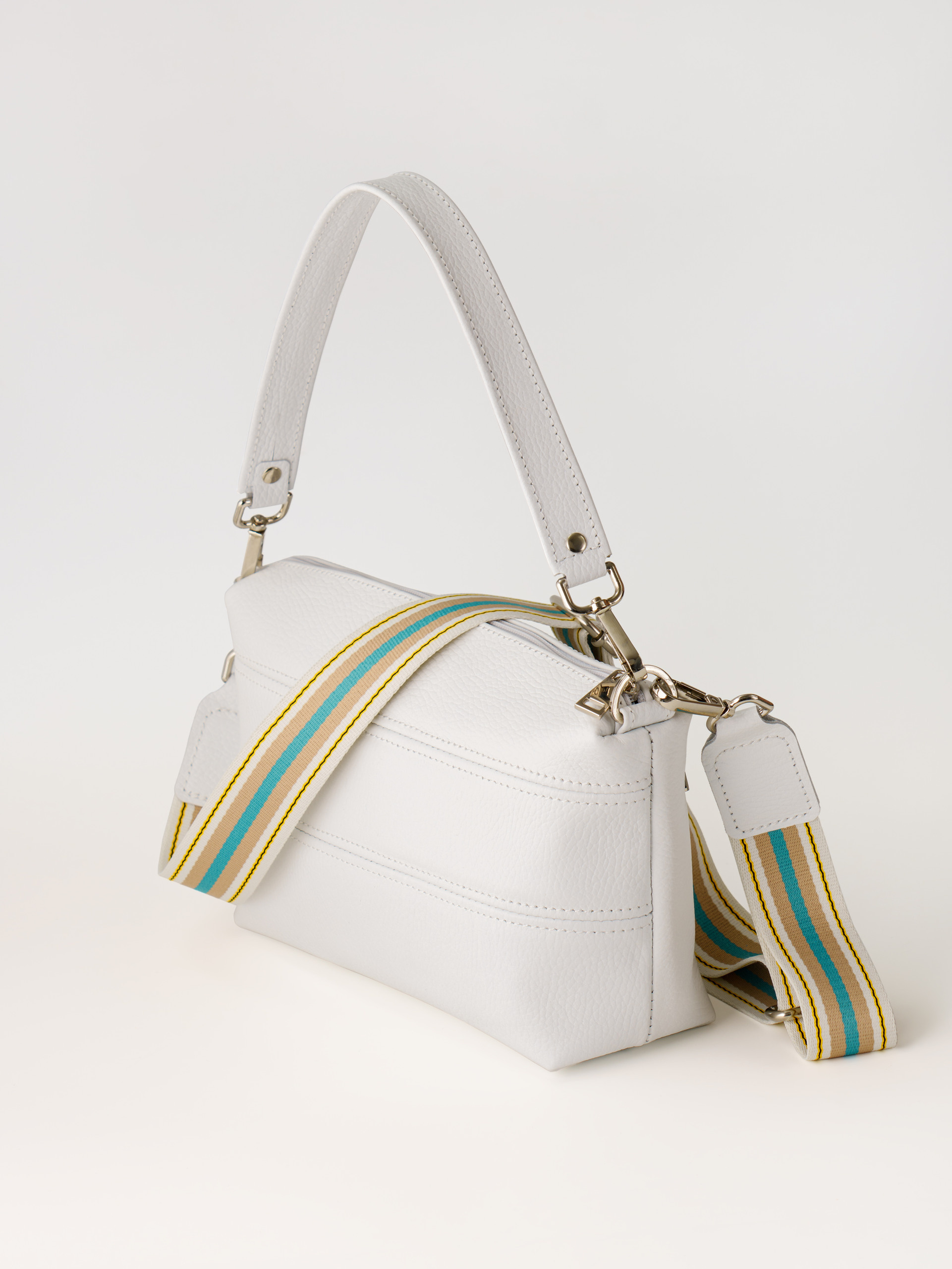 Предметная съёмка сумок и рюкзаков для каталогов, рекламы, сайтов и маркетплейсов. Студия коммерческой съемки ХВОЯ