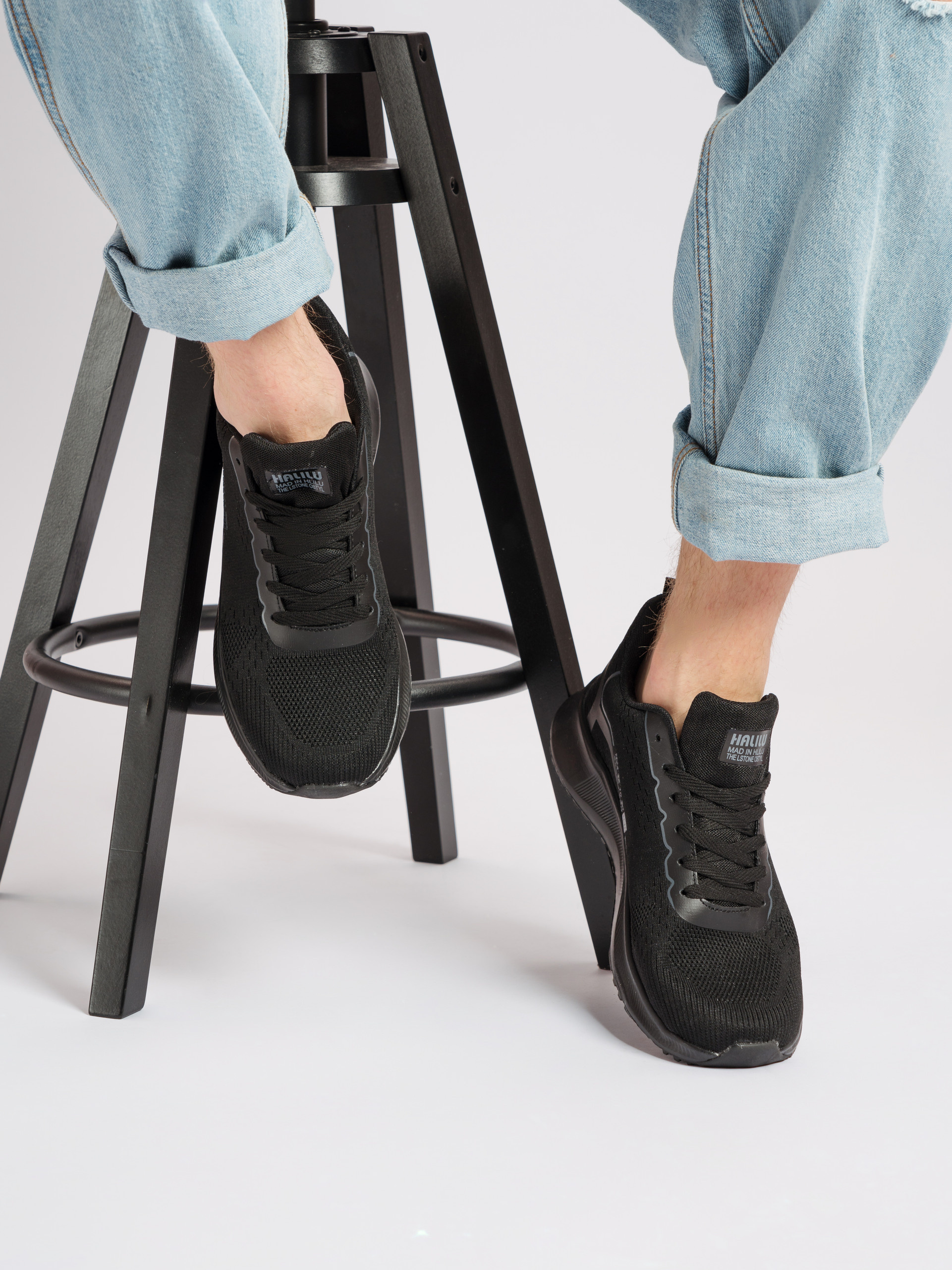 Съемка обуви на модели. Студия коммерческой съемки ХВОЯ