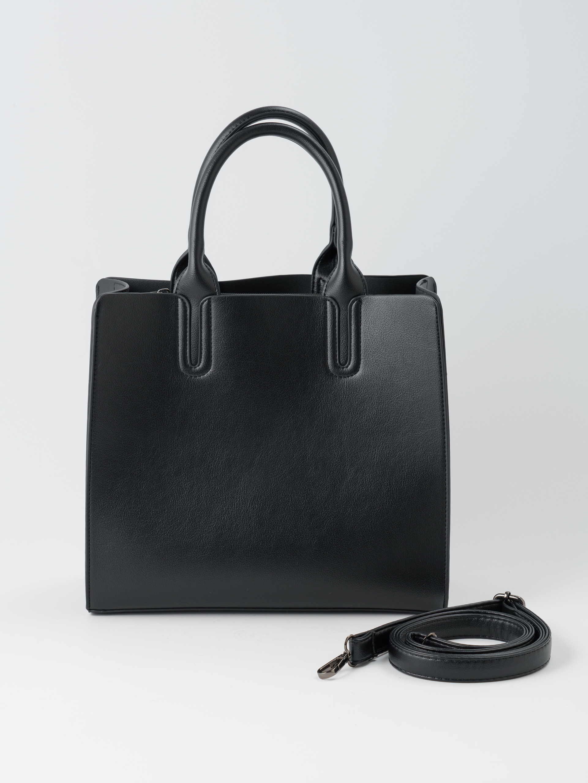 Предметная съёмка сумок и рюкзаков для каталогов, рекламы, сайтов и маркетплейсов. Студия коммерческой съемки ХВОЯ