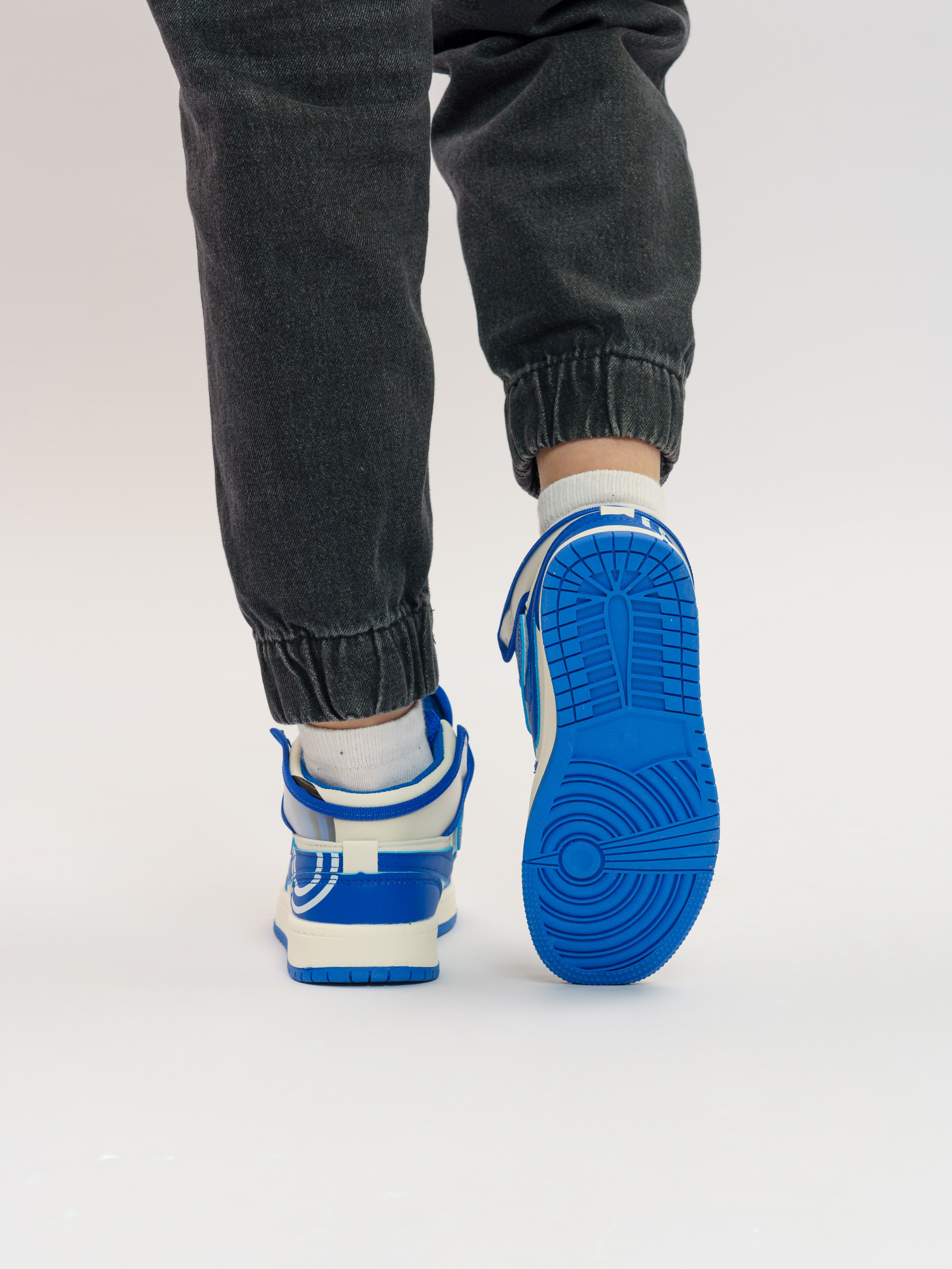 Съемка обуви на модели. Студия коммерческой съемки ХВОЯ