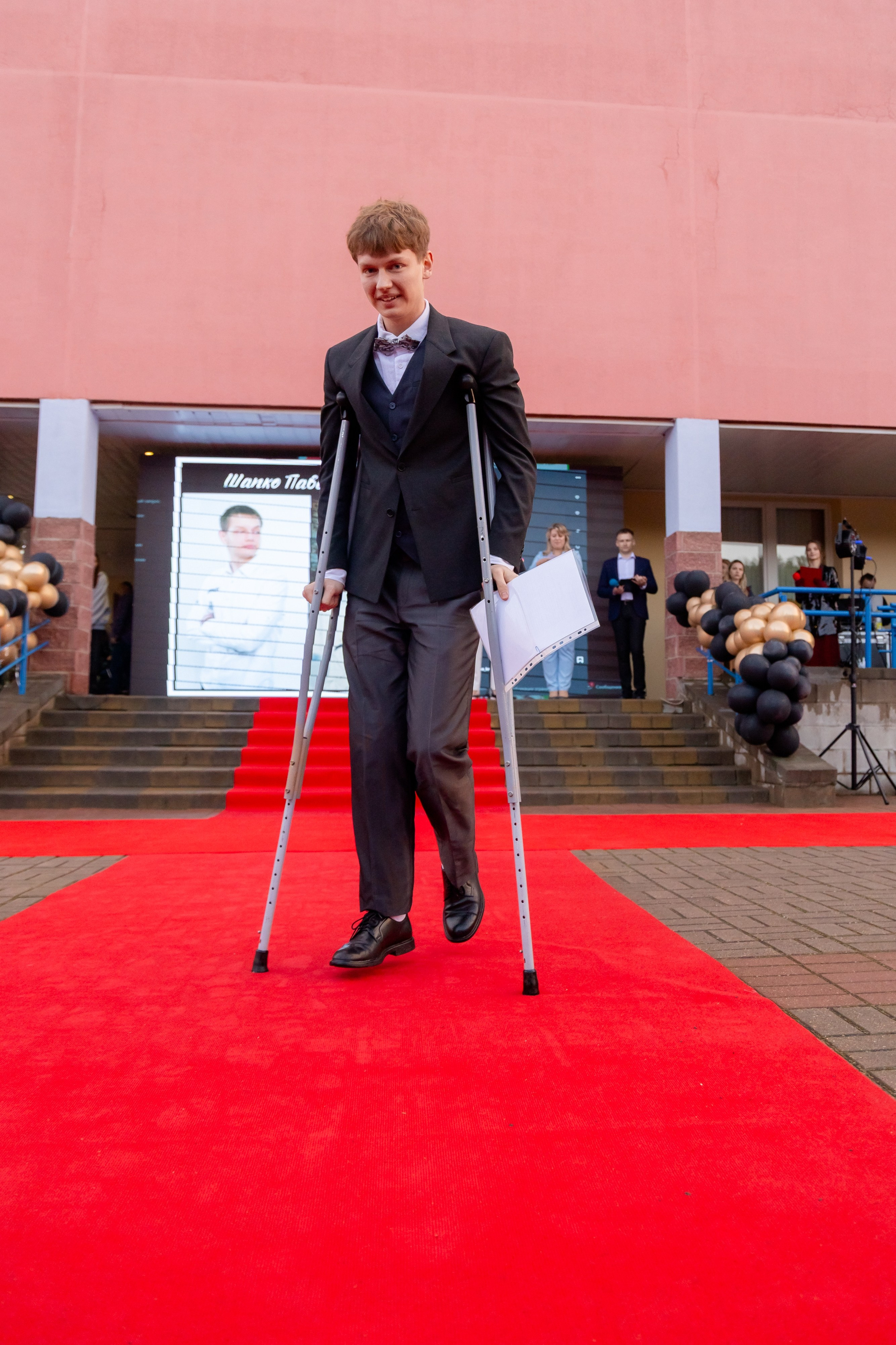 Школьный выпускной 2025 год в Минске, Беларуси. Свадебный фотограф в Минске/Беларуси Сергей Спиридонов