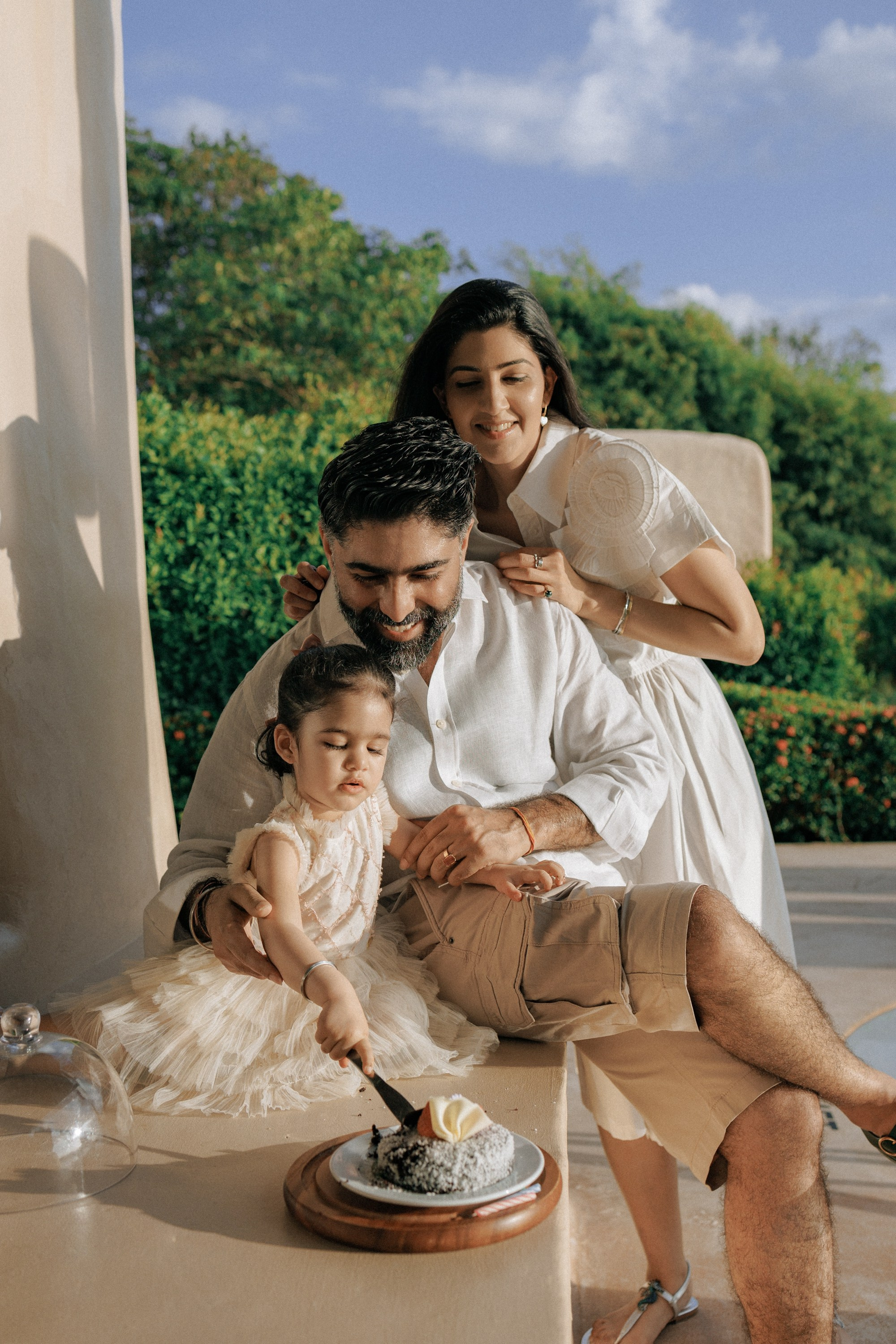 Family photoshoot in Phuket, Thailand. Fedor Lemeshko — Destination Wedding and Family Lifestyle photographer