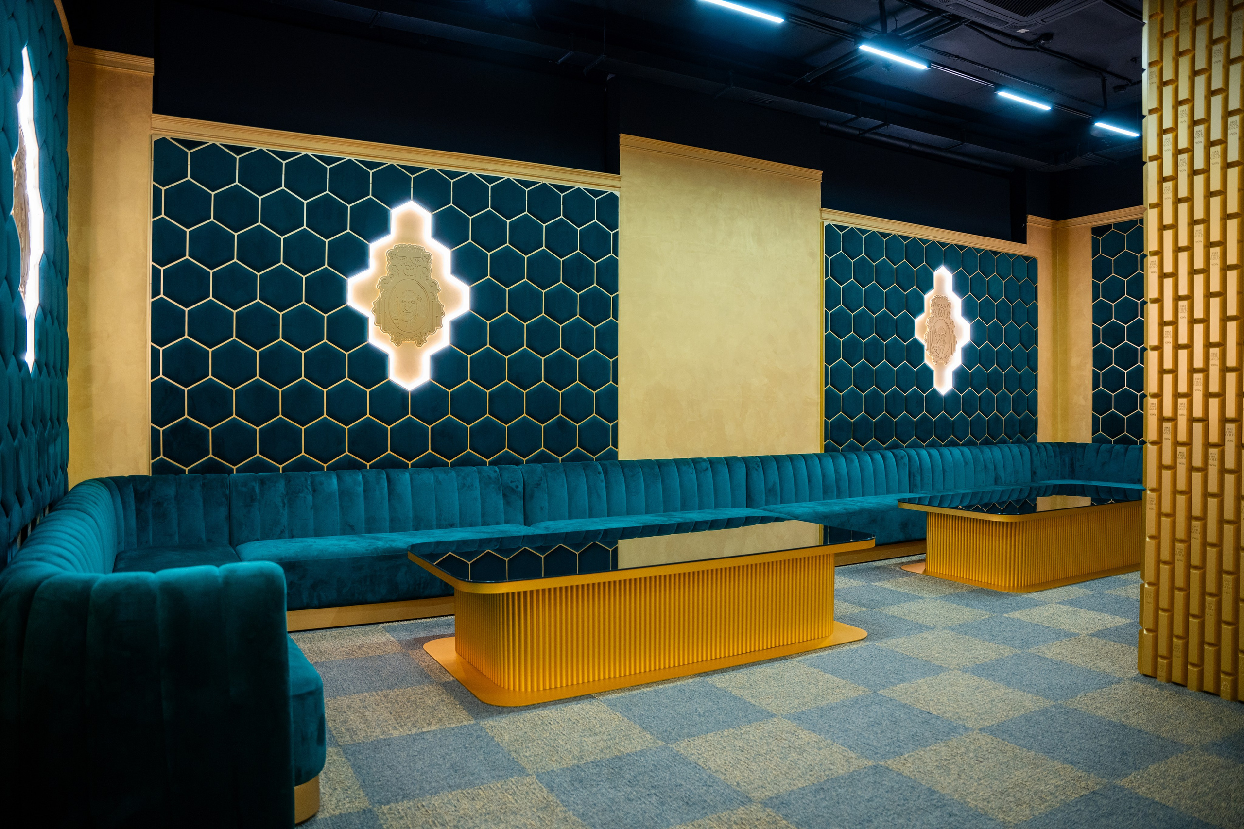 Фотосъемка интерьера стриптиз-клуба Hefner — элитный клуб Краснодара. Интерьерная фотосъемка клуба Hefner в Краснодаре — профессионально. Шедевры для Вас! Фотограф и Видеограф в Краснодаре Пахиев Руслан