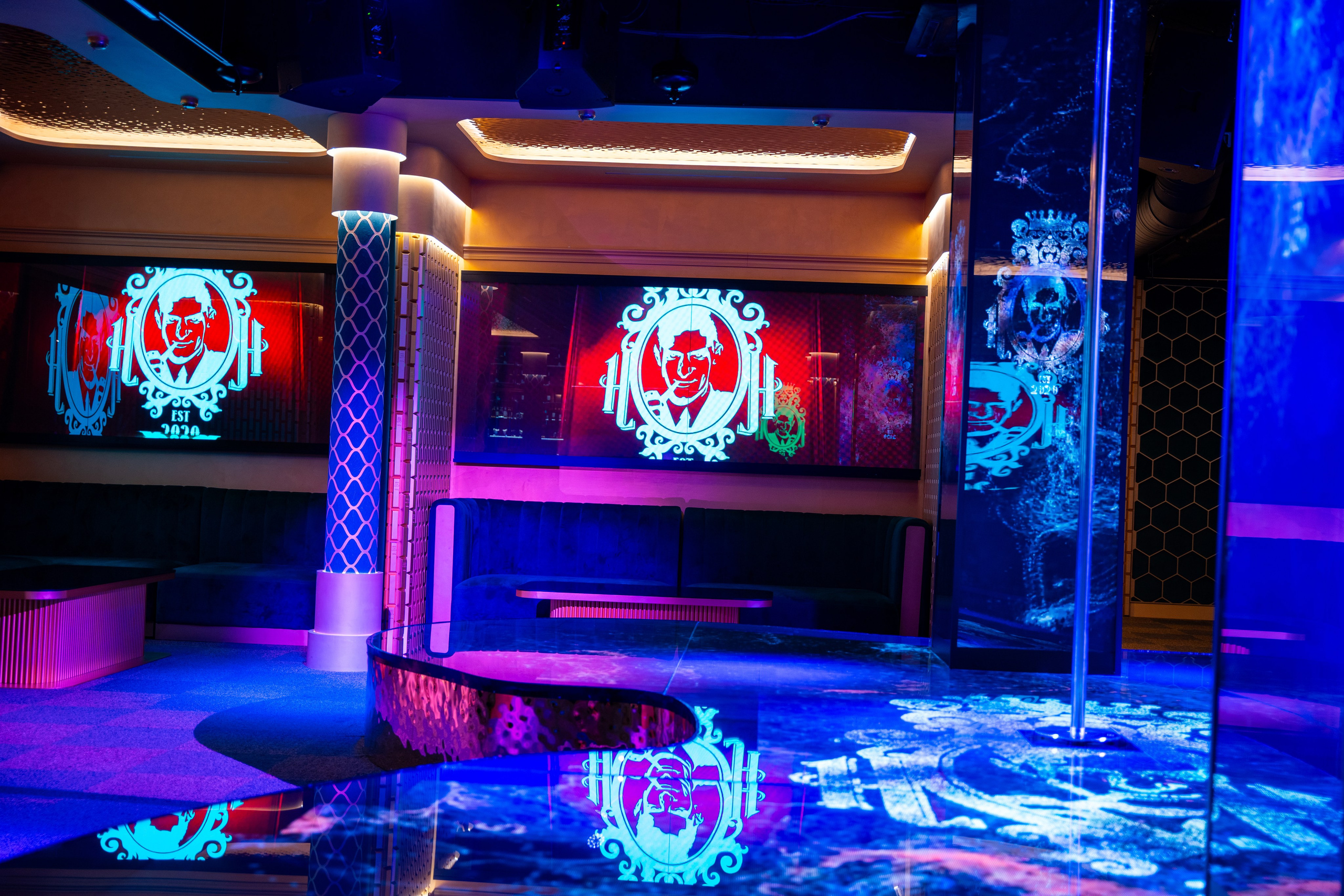 Фотосъемка интерьера стриптиз-клуба Hefner — элитный клуб Краснодара. Интерьерная фотосъемка клуба Hefner в Краснодаре — профессионально. Шедевры для Вас! Фотограф и Видеограф в Краснодаре Пахиев Руслан