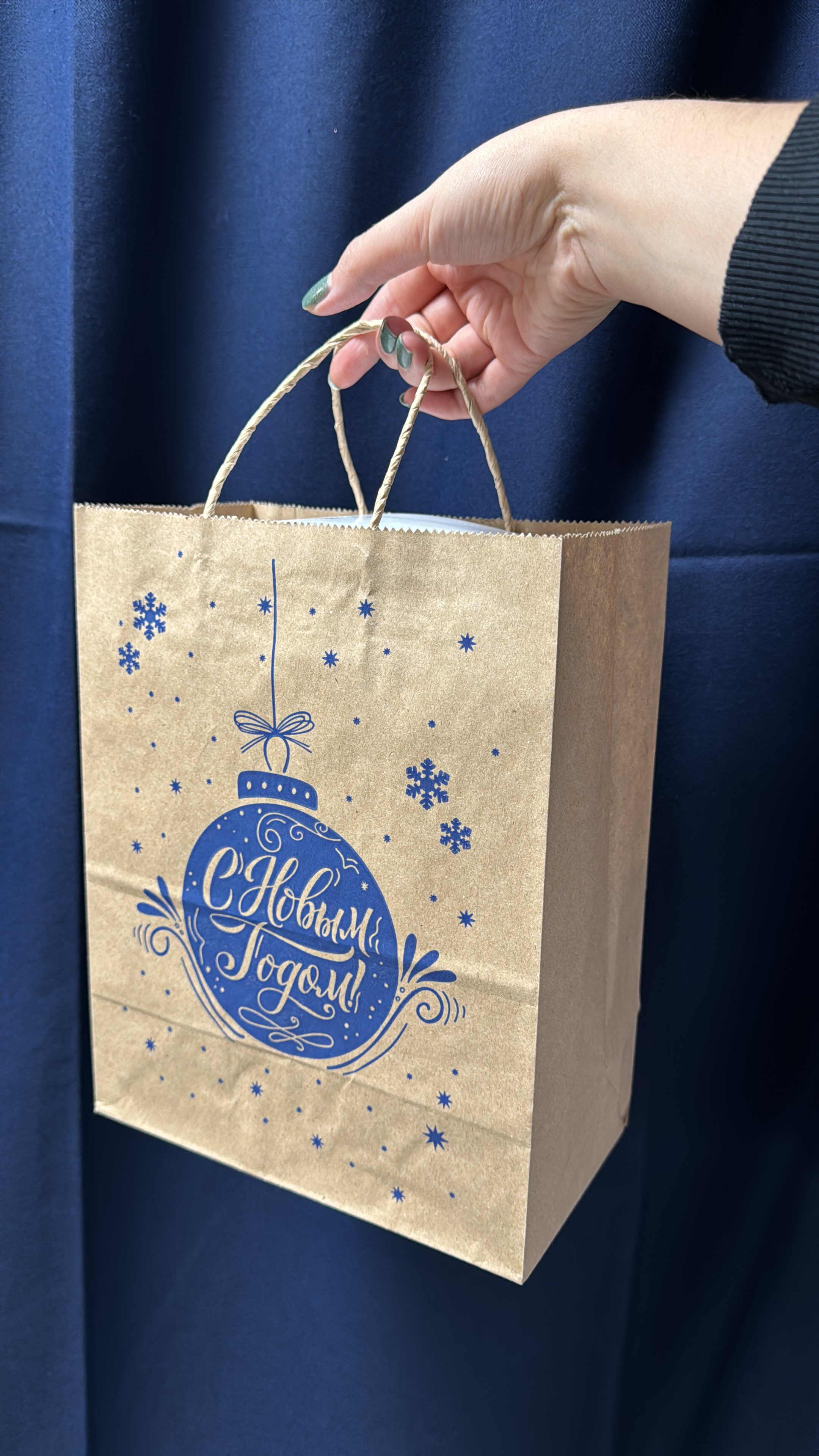 ArtSHARm- наше портфолио по ёлочным шарам с ручной росписью. Художественная ручная роспись елочных шаров, корпоративные подарки и восковые аромасвечи