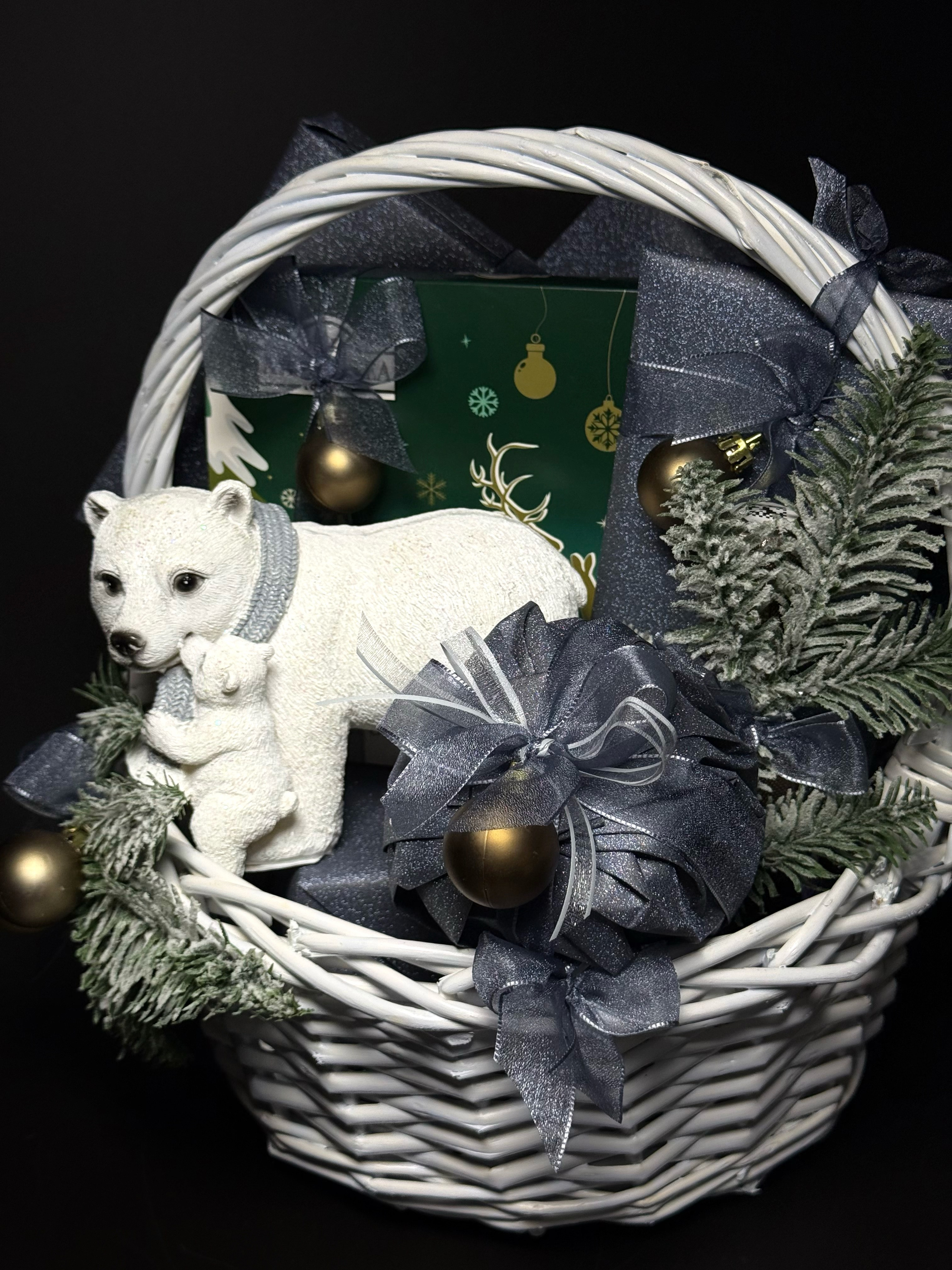 Новогодняя корзина. Студия подарочных наборов «Владия»