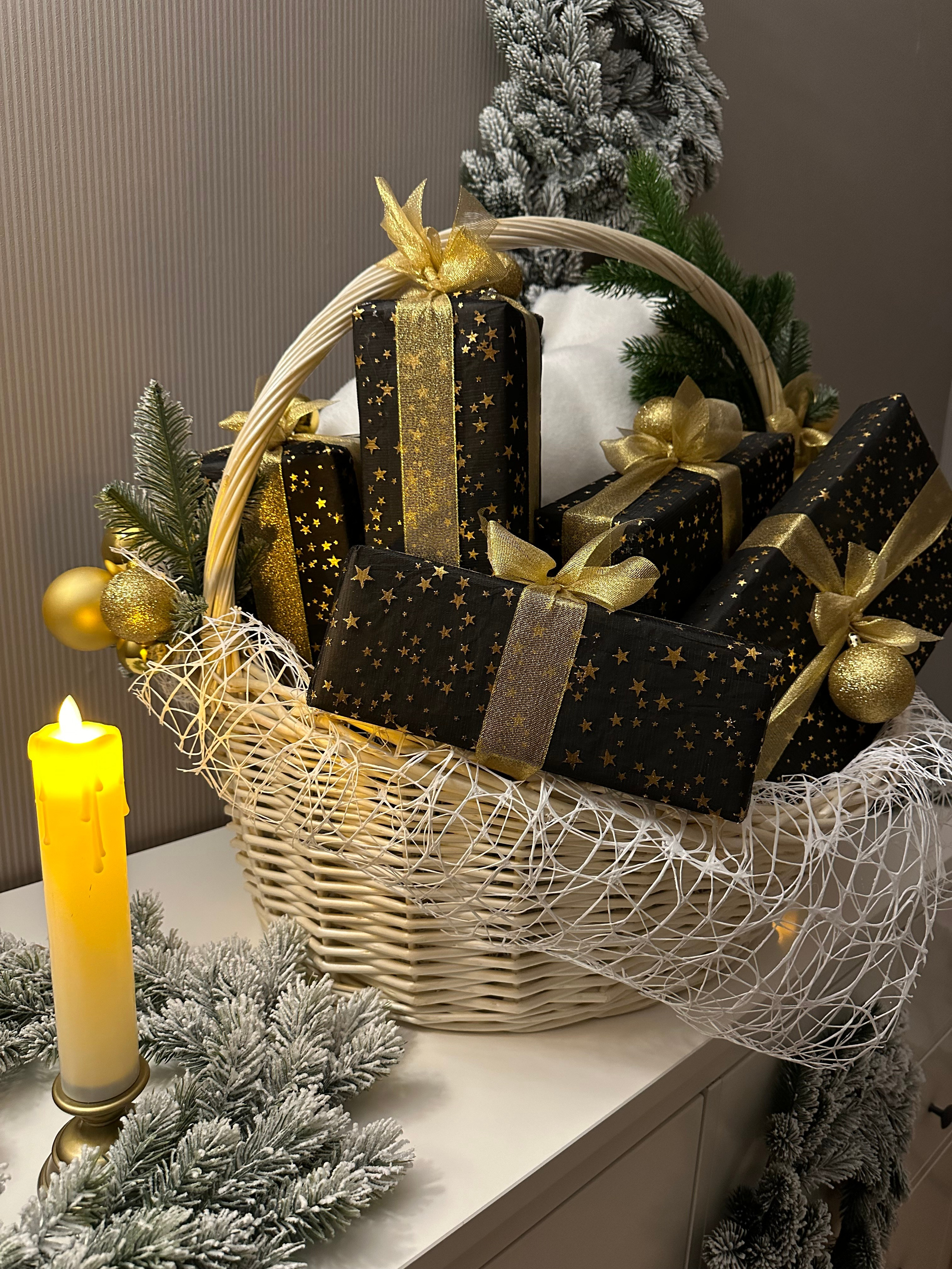 Новогодняя корзина. Студия подарочных наборов «Владия»