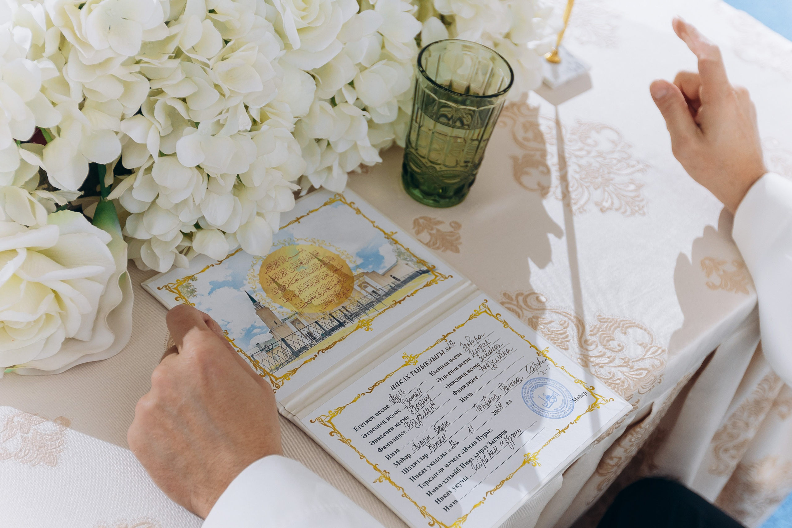 никах в мечети Иман Нуры,, фотосессия в мечети Иман Нуры, фотограф на никах в Казани Ranas4you, образ невесты на никах, завязывание платка Казань, платье на никах Казань