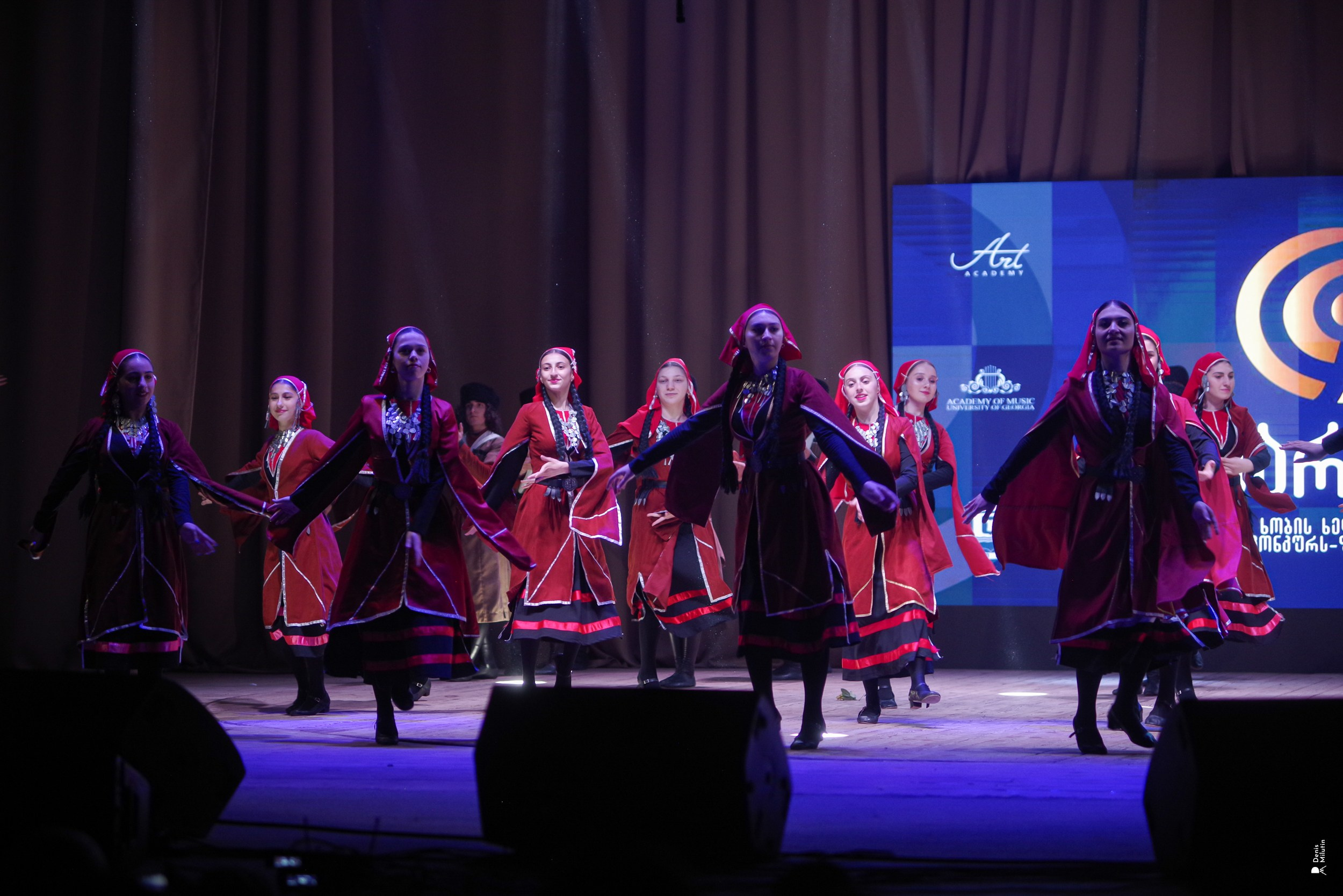 Танцы в Хоби. Портретный фотограф Денис Милютин