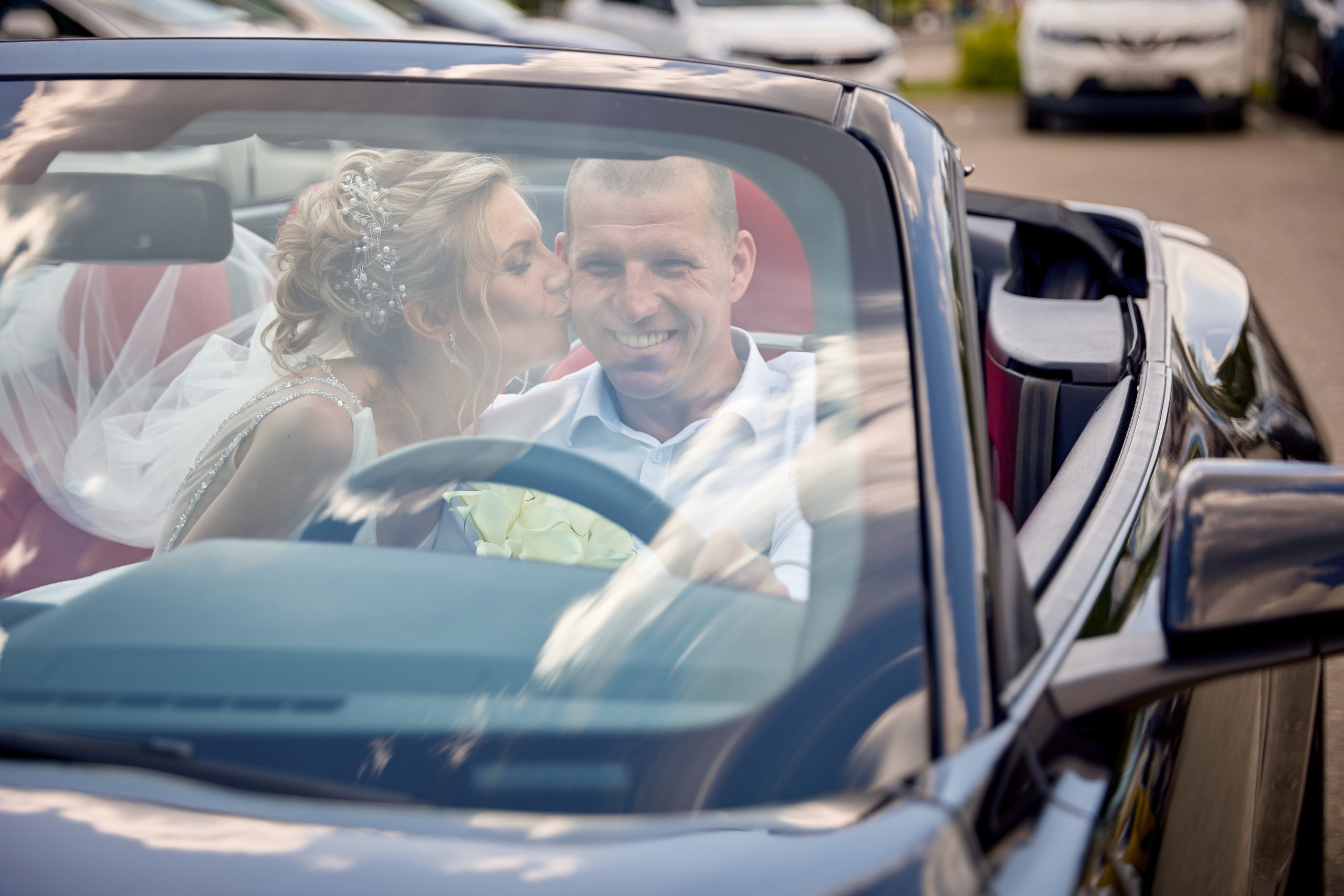 Свадебная фотосессия на кабриолете