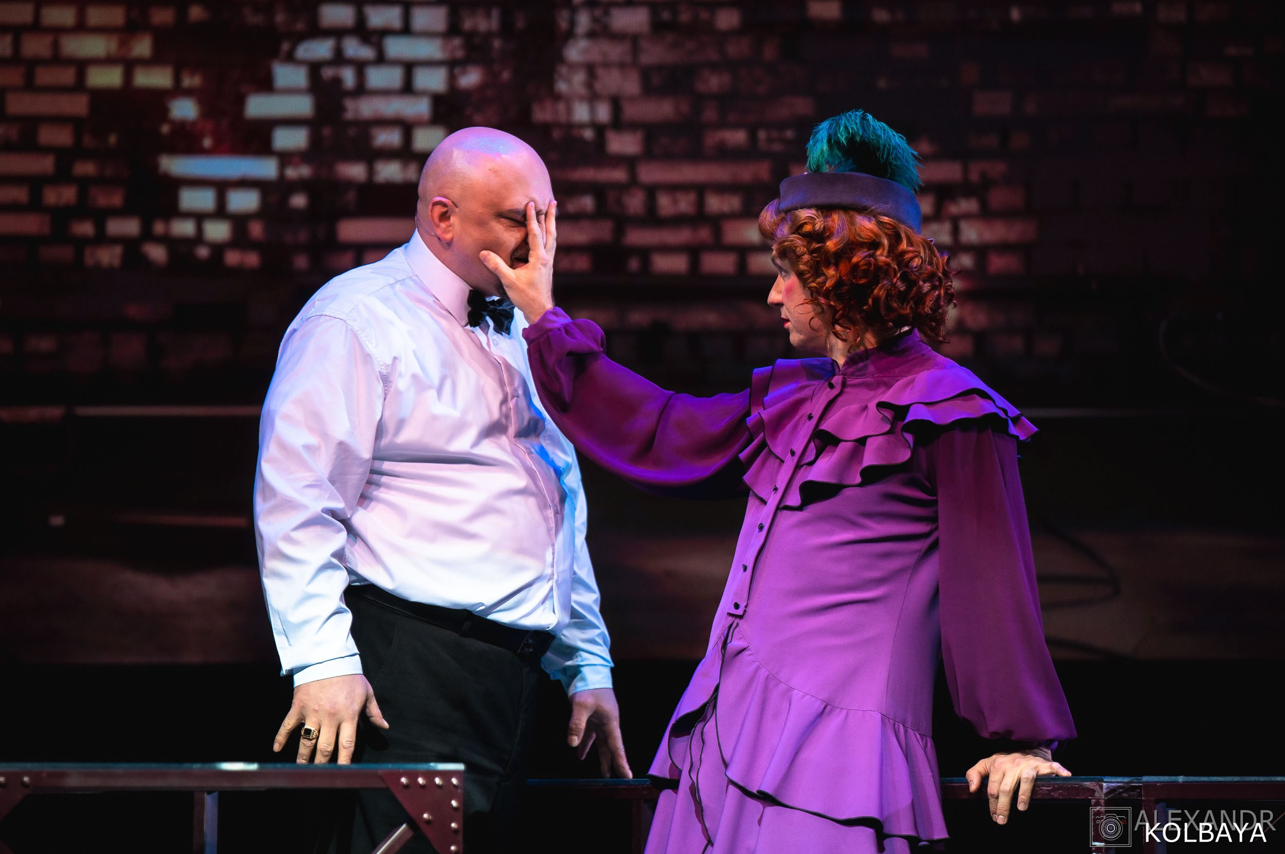 Фотографии со спектакля «Привет, я тетя Чарли». Концертный и театральный репортажный фотограф в Москве Александр Колбая
