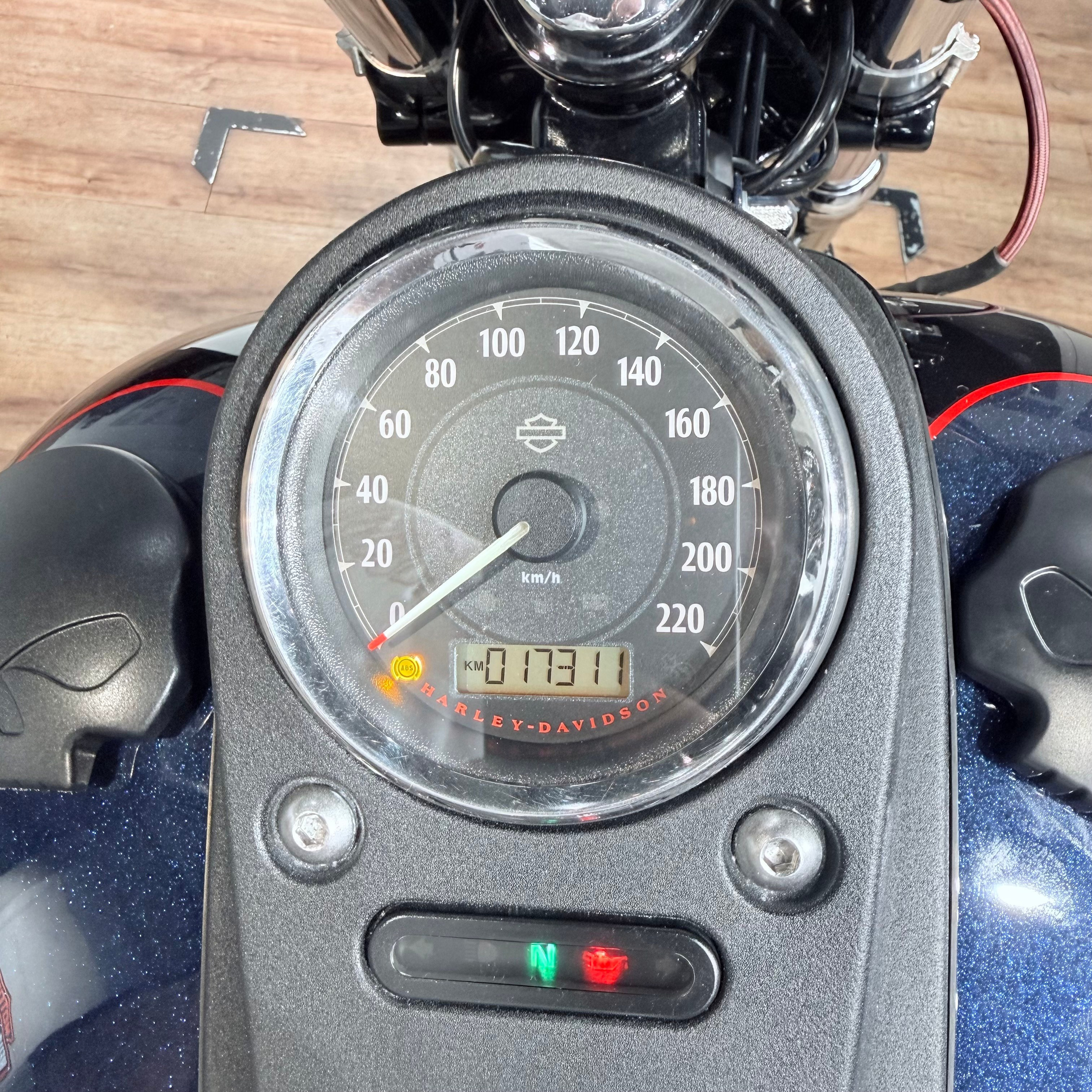 2013 Street Bob АВS Сlub-Style Blue. Hello Davidson, Москва. Только хорошие мотоциклы…