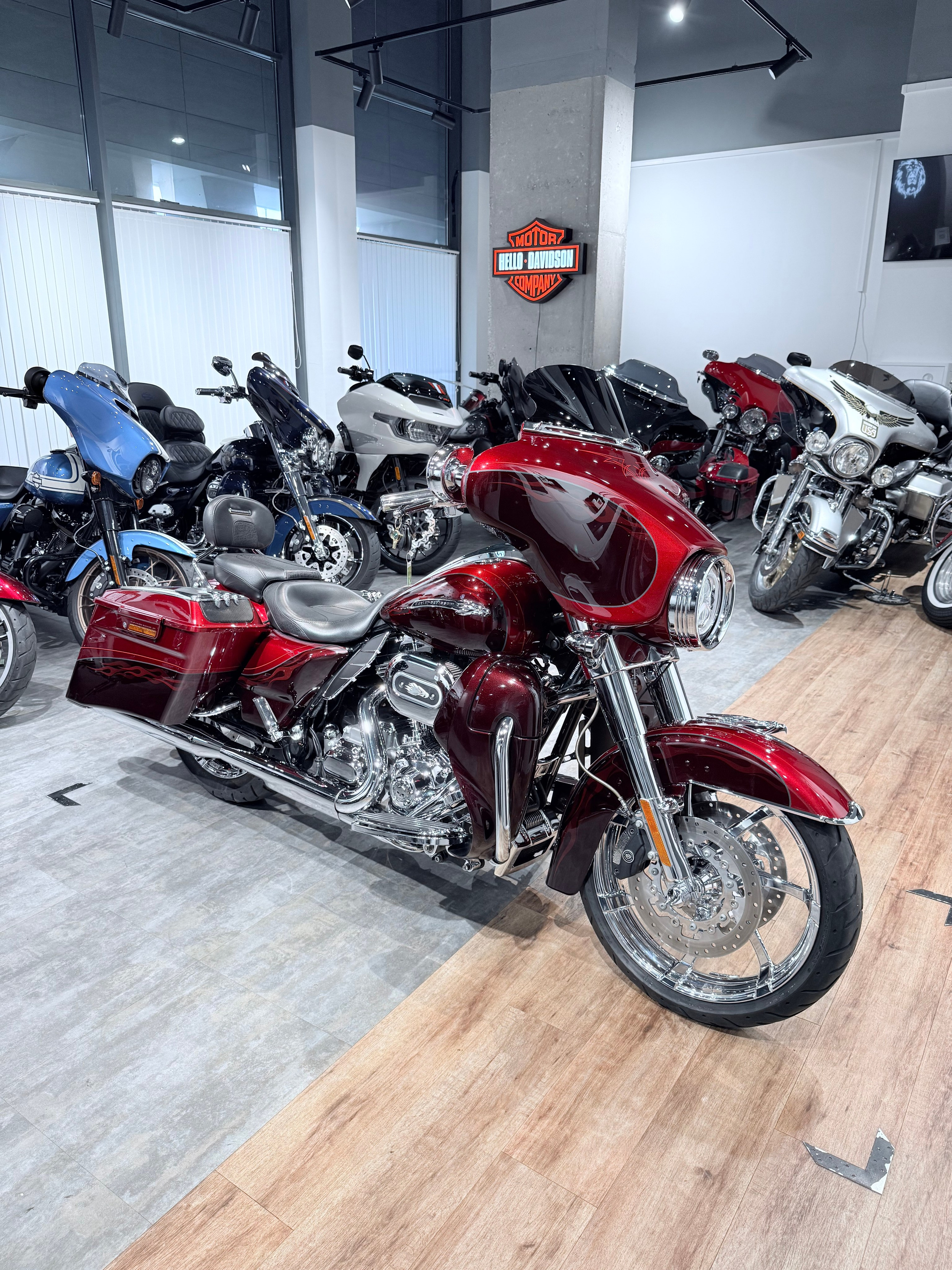 CVO Street Glide (Ruby Red). Hello Davidson, Москва. Только хорошие мотоциклы…