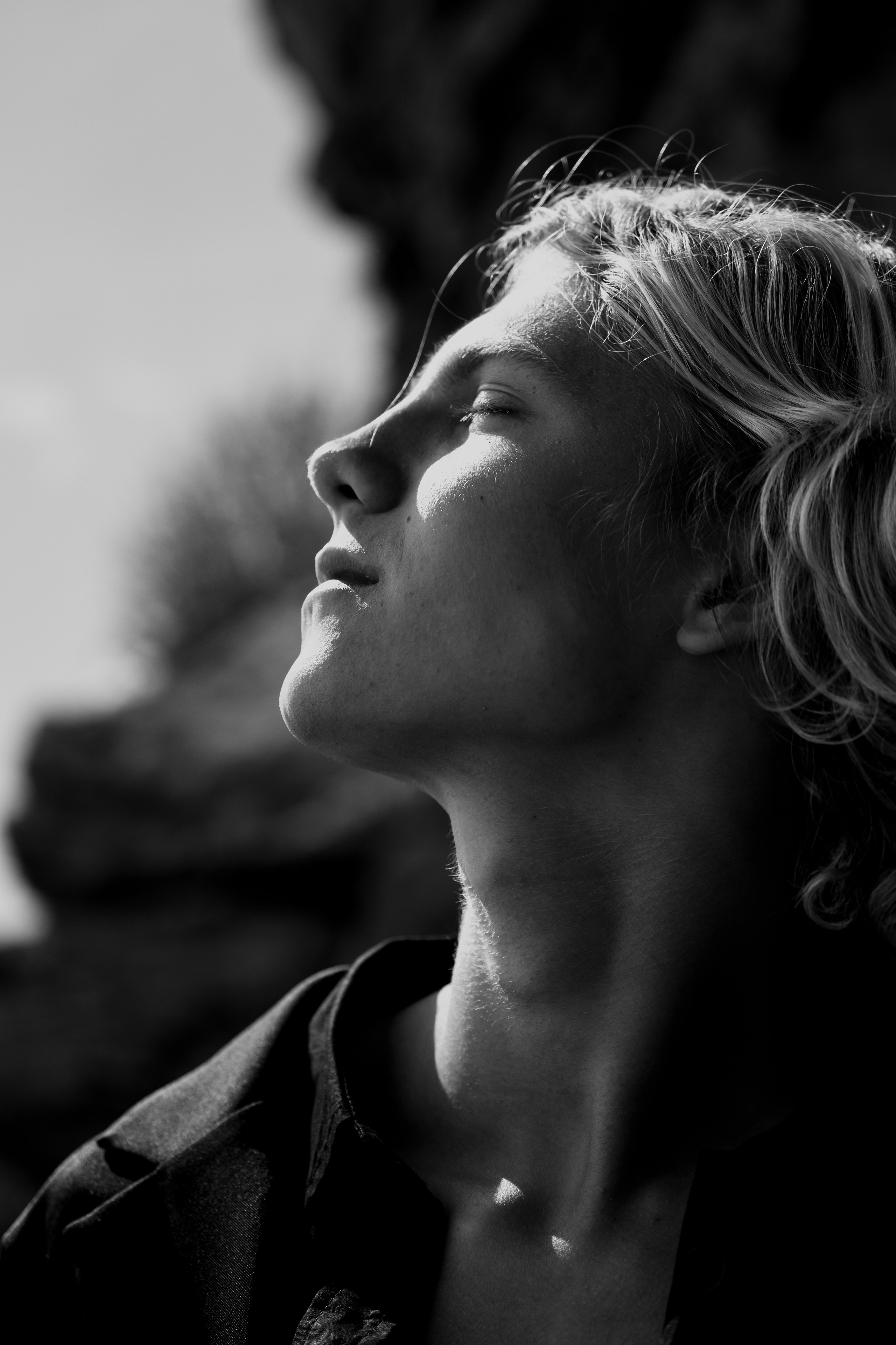 Свадебная фотосессия на Тропе Глицина Судак. Профессиональная фотосъемка в Крыму. Натуральные эмоции и живые кадры. Забронируйте дату прямо сейчас!