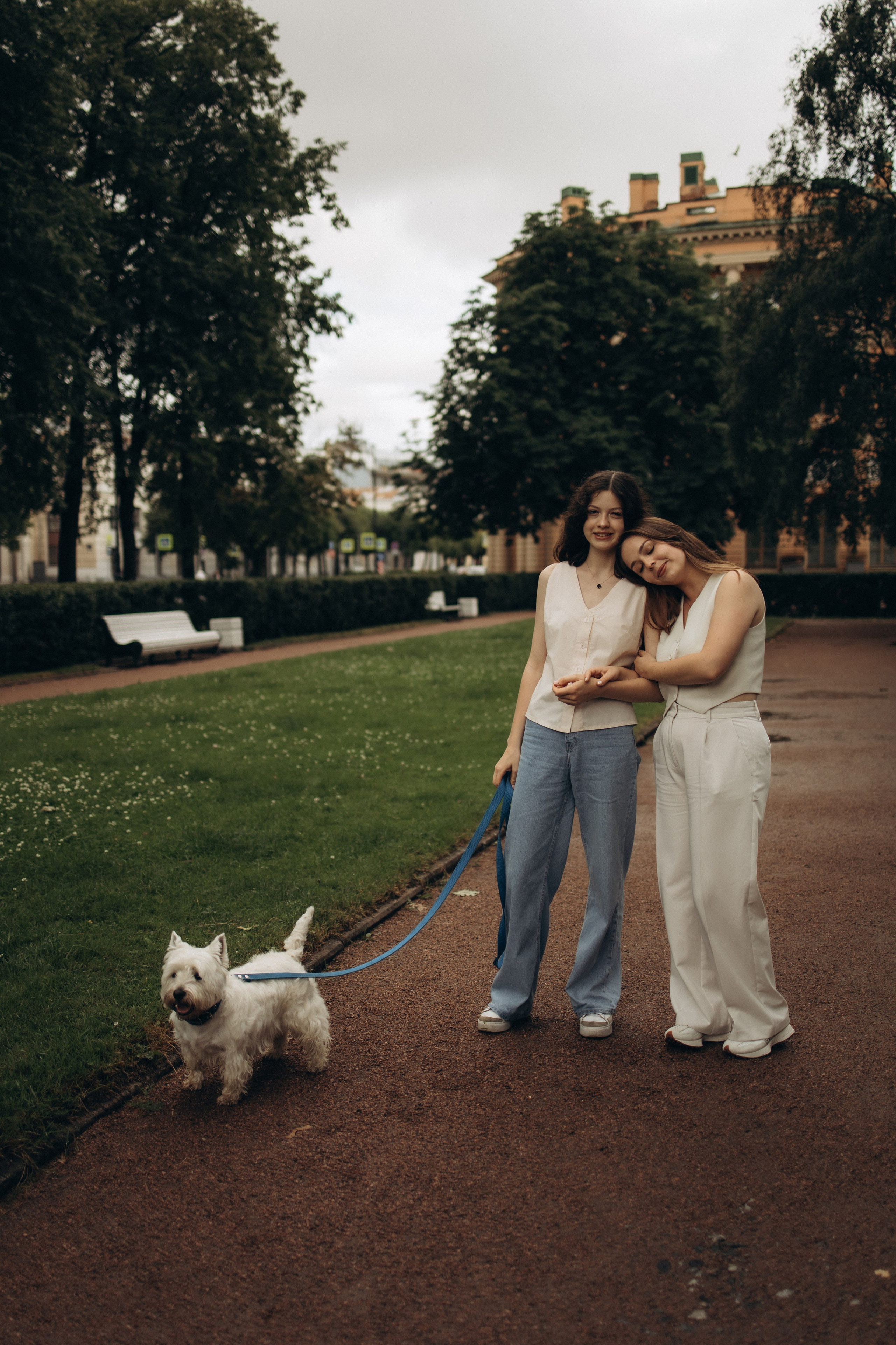 Моника, Мишель, Юлия, Дмитрий и песик Беня. Семейный, домашний, ньюборн фотограф Москва Цветкова Елизавета