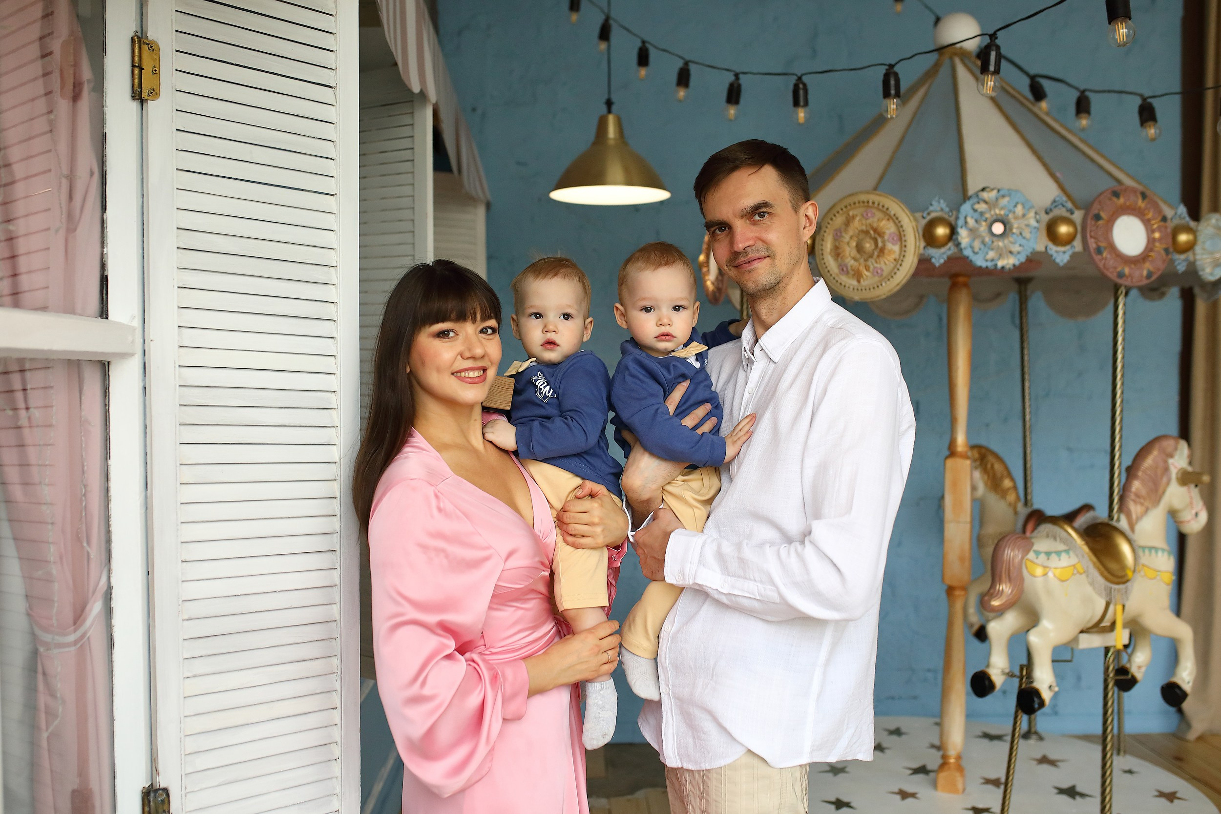 Семейные фотосессии в студии. Свадебный и семейный фотограф и видеограф в Екатеринбурге Полянские Тимур и Анастасия