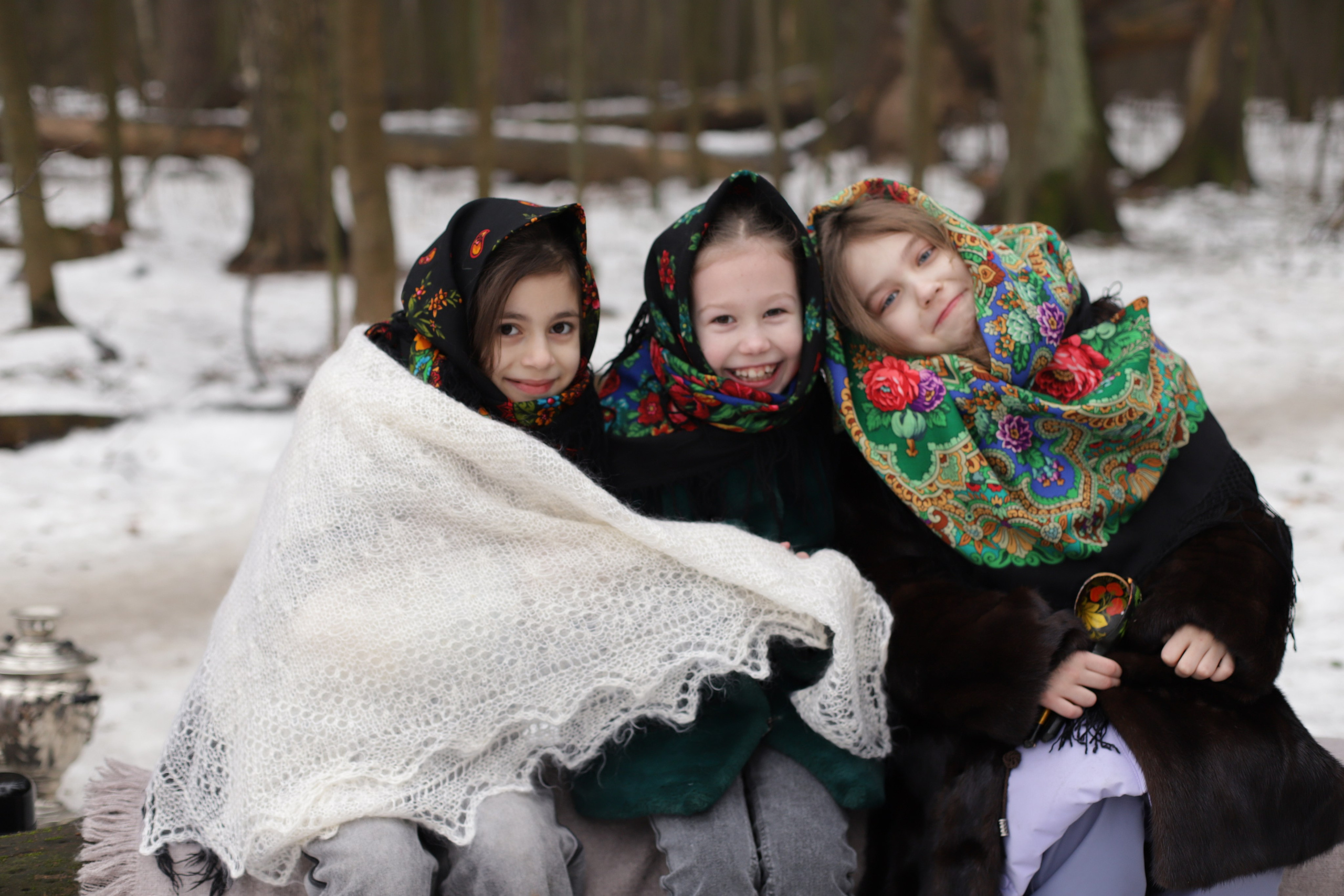 Девчёнки в павлопосадских платках и мальчишка. Диана Николаева — фотограф город Балашиха