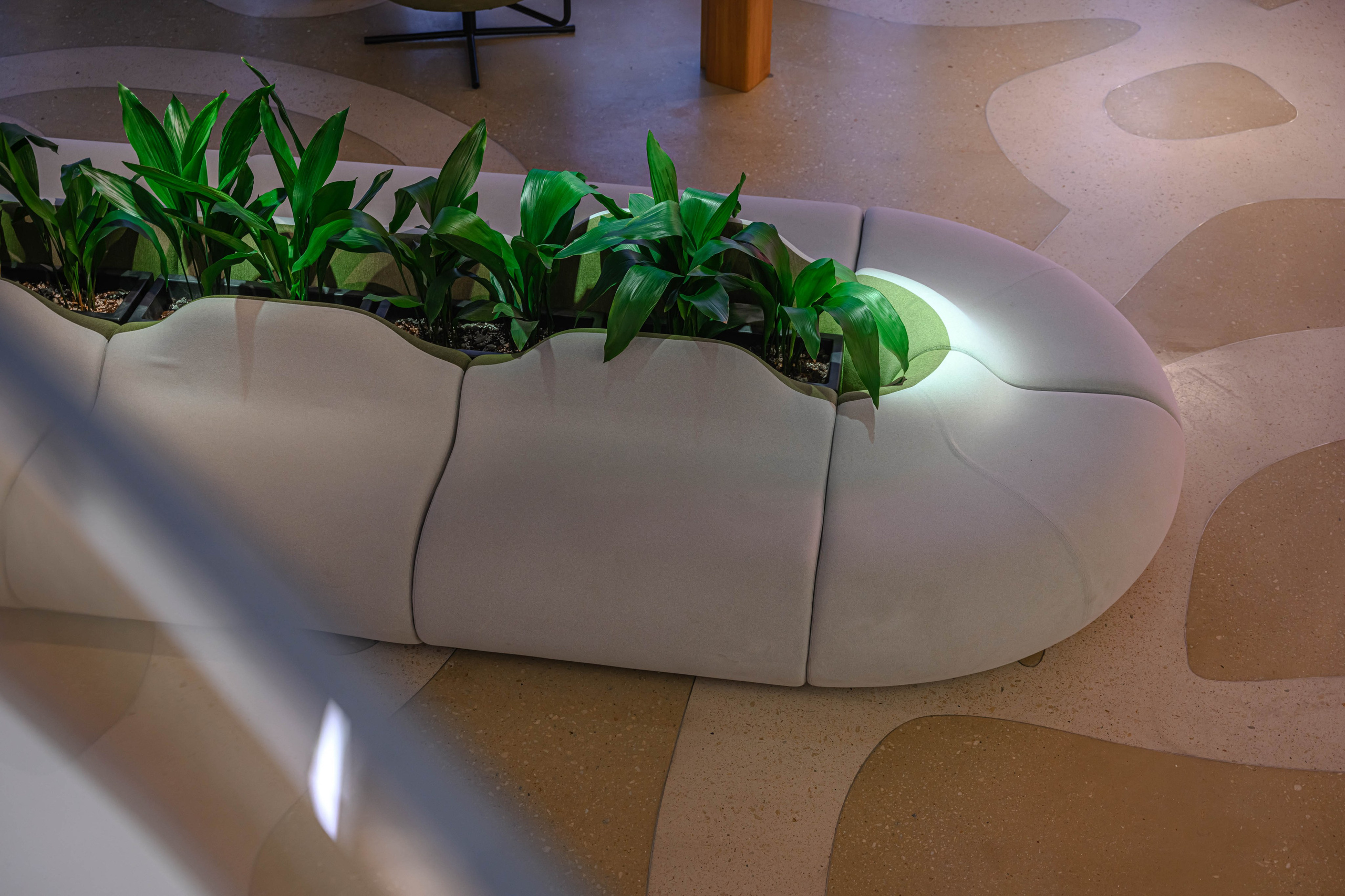 Фотосъемка мебели кофейни в холле аппартаментов Well. Интерьерный и репортажный фотограф в Санкт-Петербурге