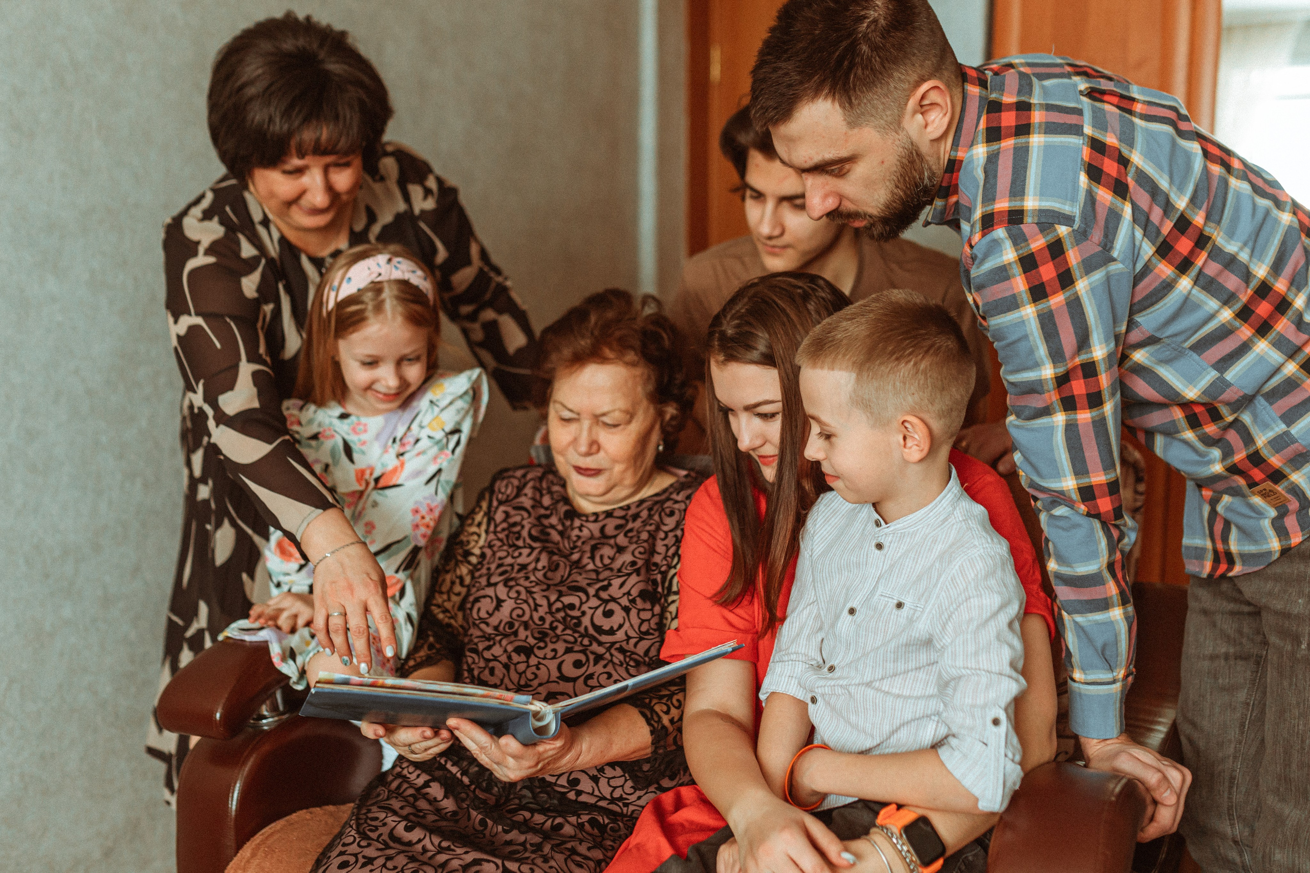 Марина с семьей. Семейный фотограф lifestyle в Новосибирске Елена Шпилевая