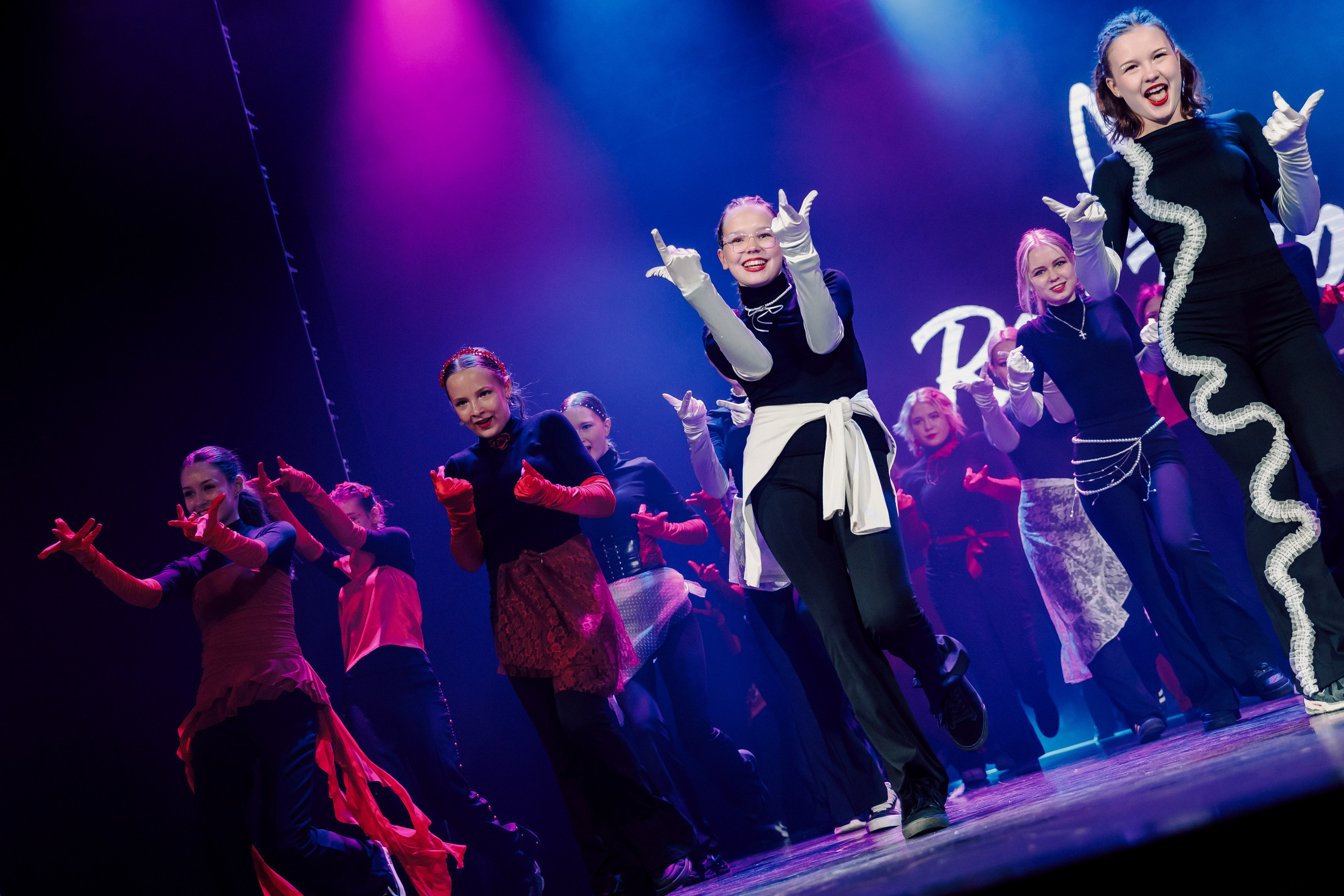 Отчётный концерт танцевальной школы «Red Rabbits» 2025. Лёшка Варзегов — фотограф