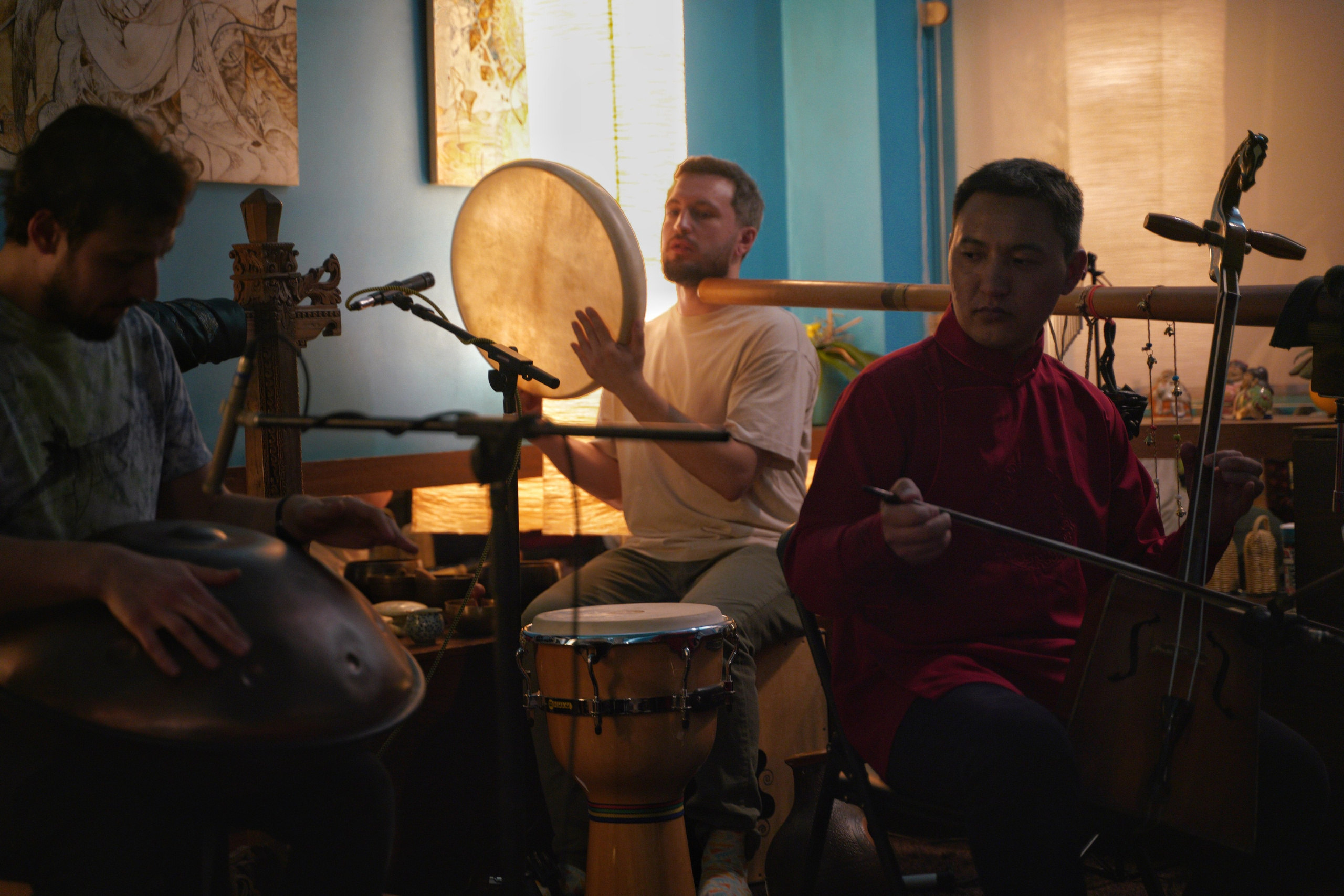 Выступление Forest jam project в Открытом в чайной Чаван. Портретный и репортажный фотограф Наталья Горобец